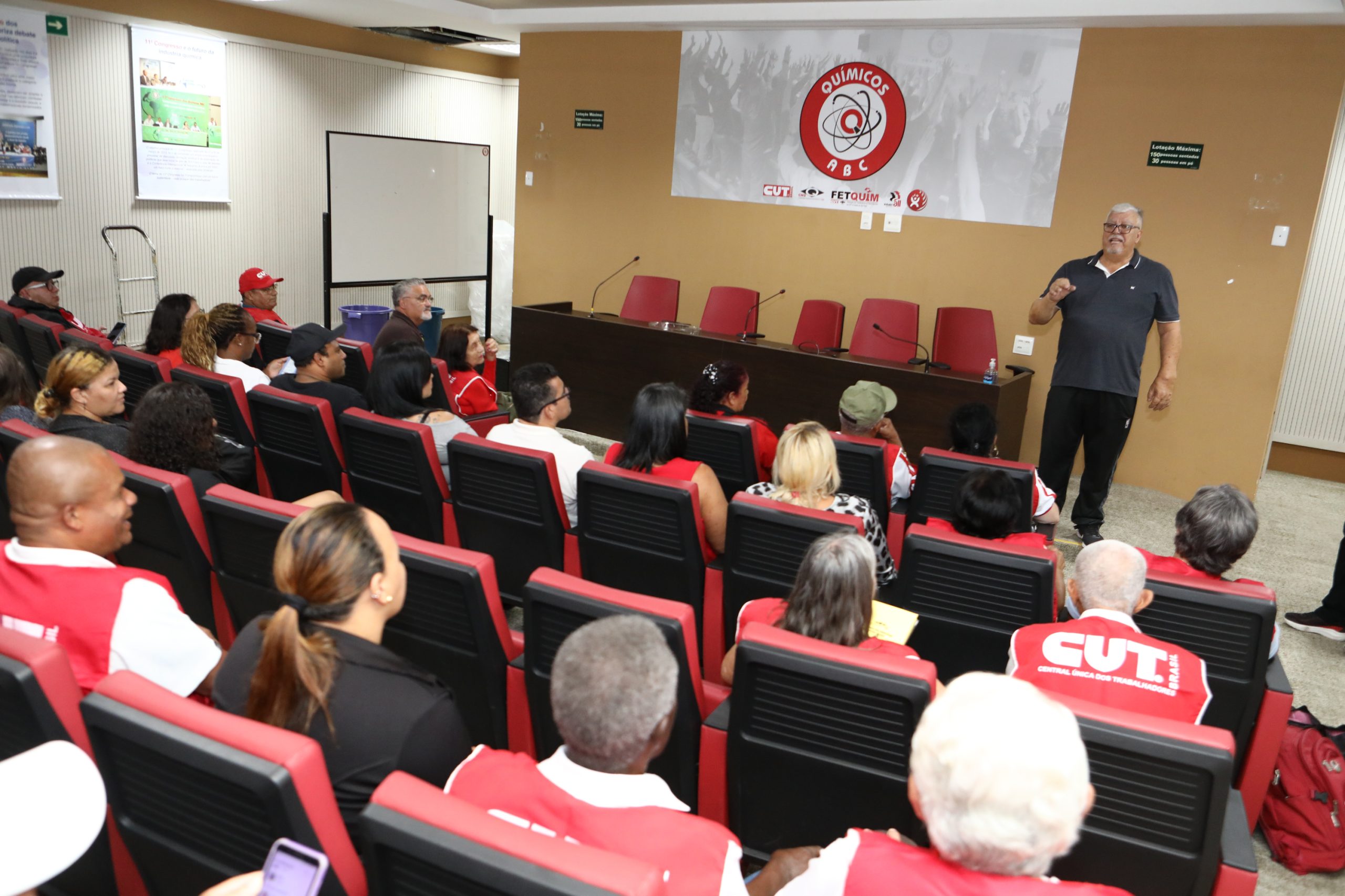 Plenária e Marcha da Classe Trabalhadora em Brasília organizada pelas Centrais Sindicais. Por redução da jornada sem cortar salários, Fim da escala 6x1, Isenção do IR até E$ 5 mil, IR zero na PLR e muito mais! Fotos Dino Santos. Brasil_29_04_2025.