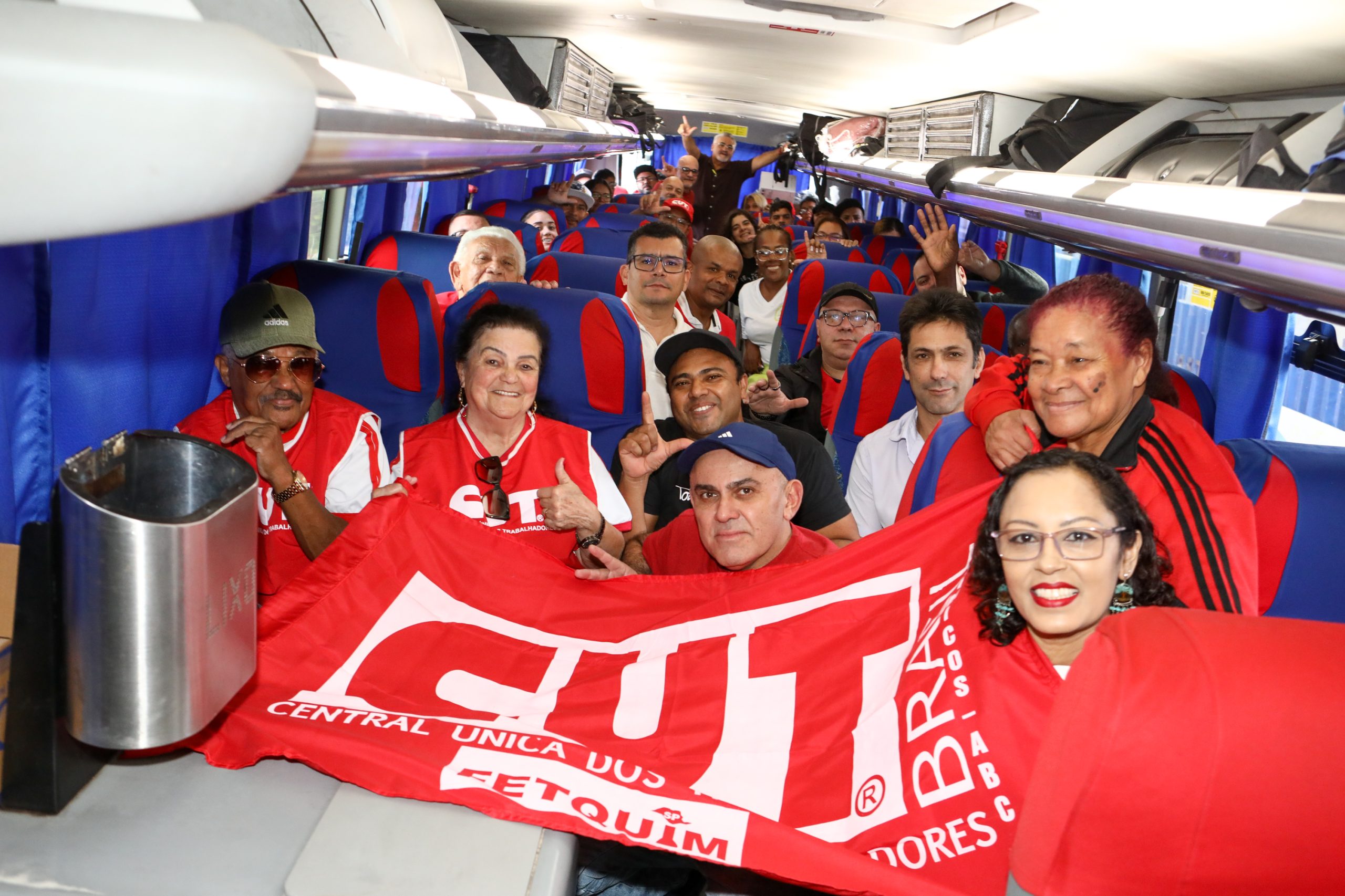 Plenária e Marcha da Classe Trabalhadora em Brasília organizada pelas Centrais Sindicais. Por redução da jornada sem cortar salários, Fim da escala 6x1, Isenção do IR até E$ 5 mil, IR zero na PLR e muito mais! Fotos Dino Santos. Brasil_29_04_2025.
