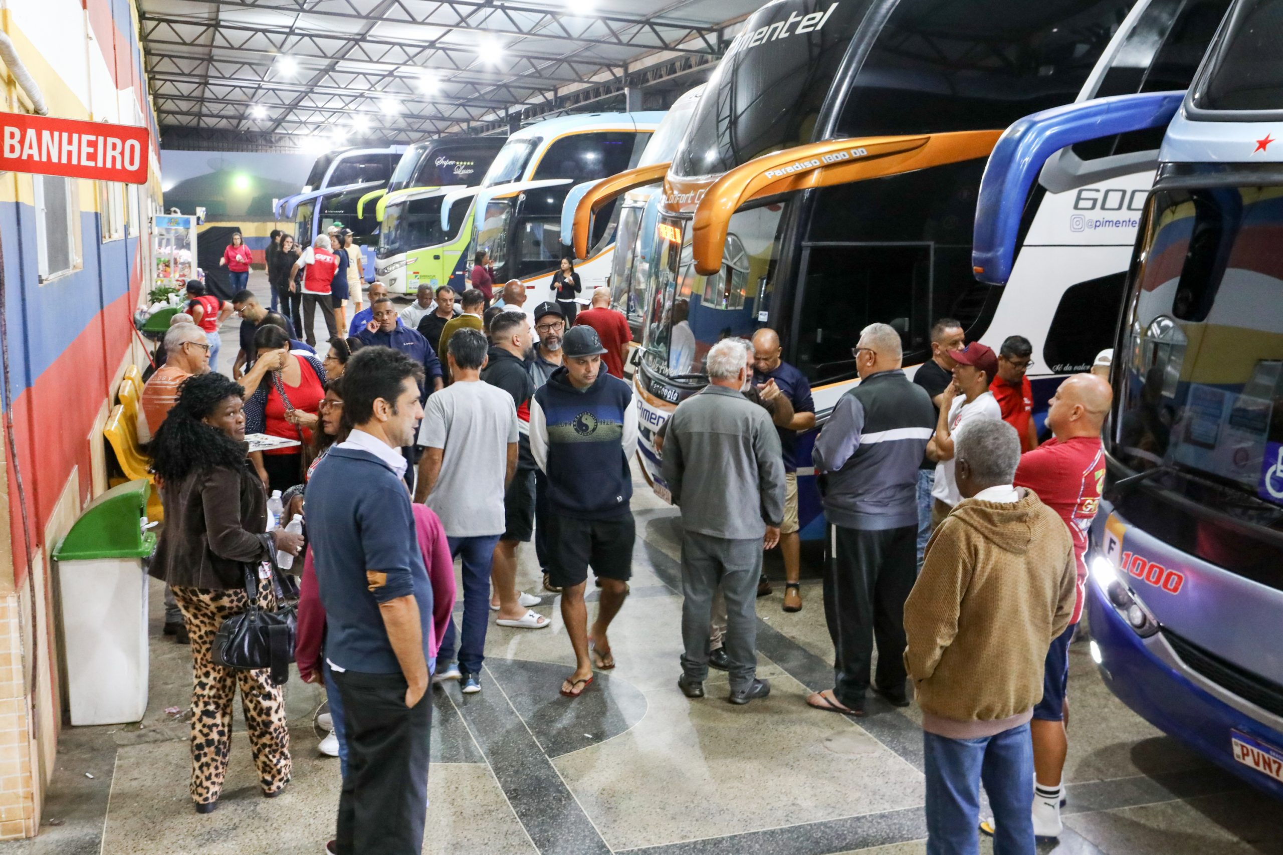 Plenária e Marcha da Classe Trabalhadora em Brasília organizada pelas Centrais Sindicais. Por redução da jornada sem cortar salários, Fim da escala 6x1, Isenção do IR até E$ 5 mil, IR zero na PLR e muito mais! Fotos Dino Santos. Brasil_29_04_2025.