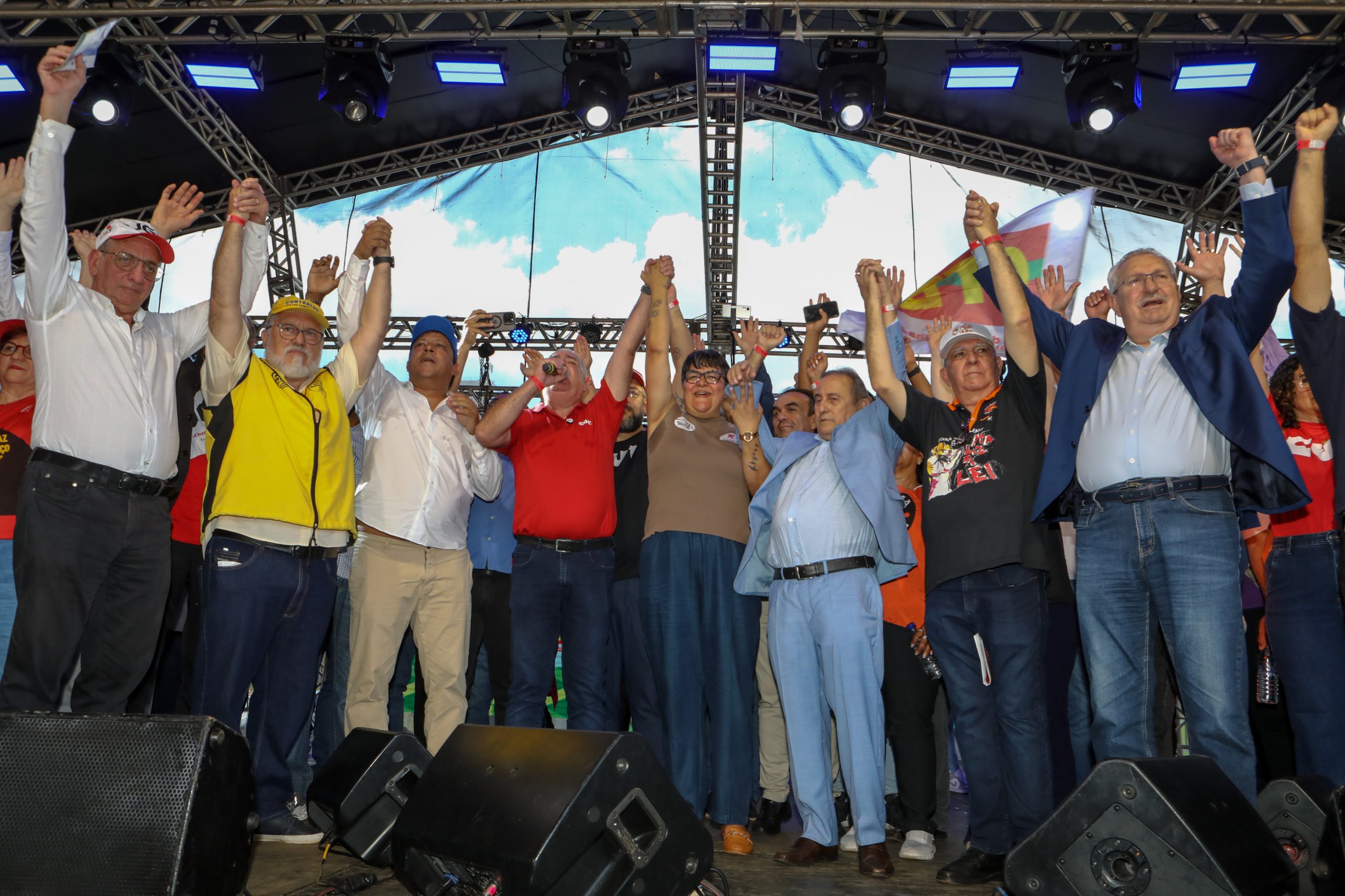 Plenária e Marcha da Classe Trabalhadora em Brasília organizada pelas Centrais Sindicais. Por redução da jornada sem cortar salários, Fim da escala 6x1, Isenção do IR até E$ 5 mil, IR zero na PLR e muito mais! Fotos Dino Santos. Brasil_29_04_2025.