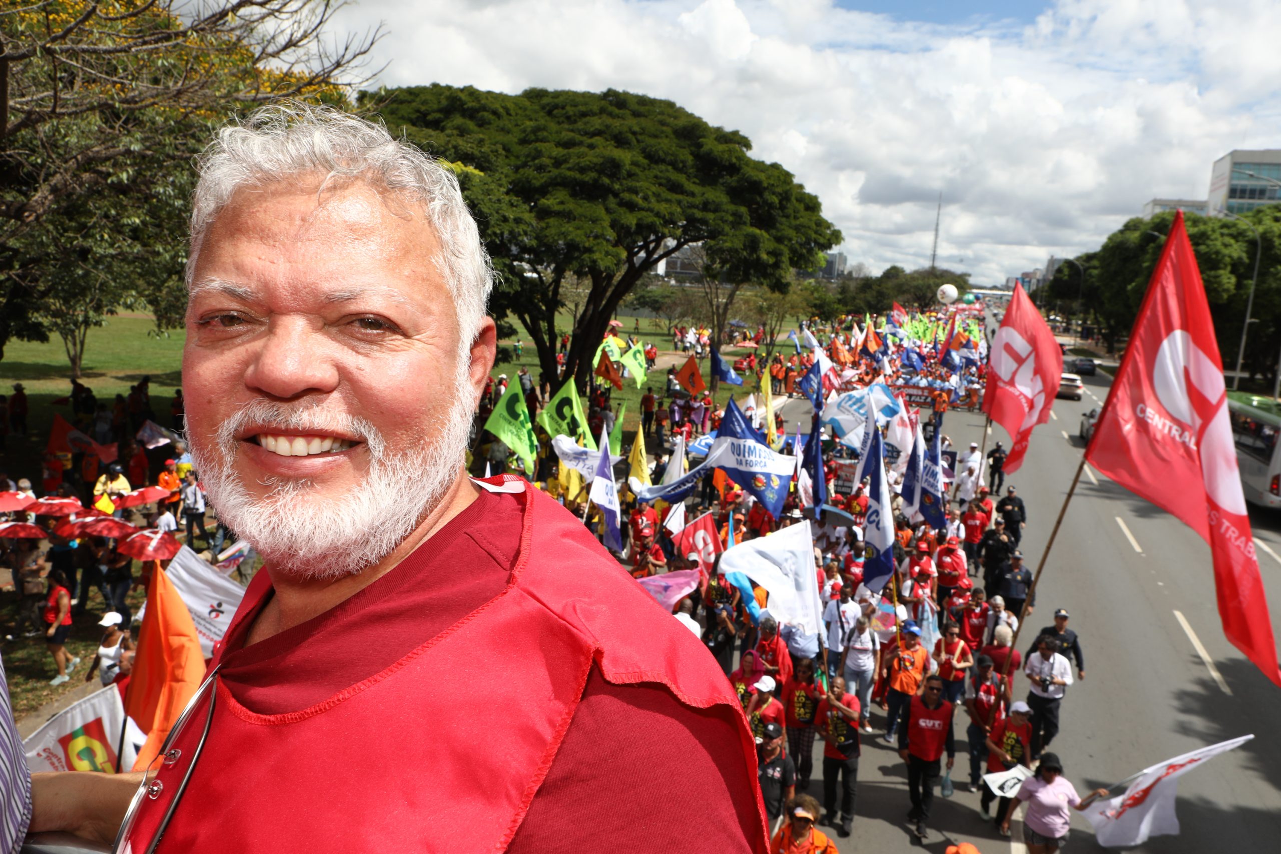 Plenária e Marcha da Classe Trabalhadora em Brasília organizada pelas Centrais Sindicais. Por redução da jornada sem cortar salários, Fim da escala 6x1, Isenção do IR até E$ 5 mil, IR zero na PLR e muito mais! Fotos Dino Santos. Brasil_29_04_2025.