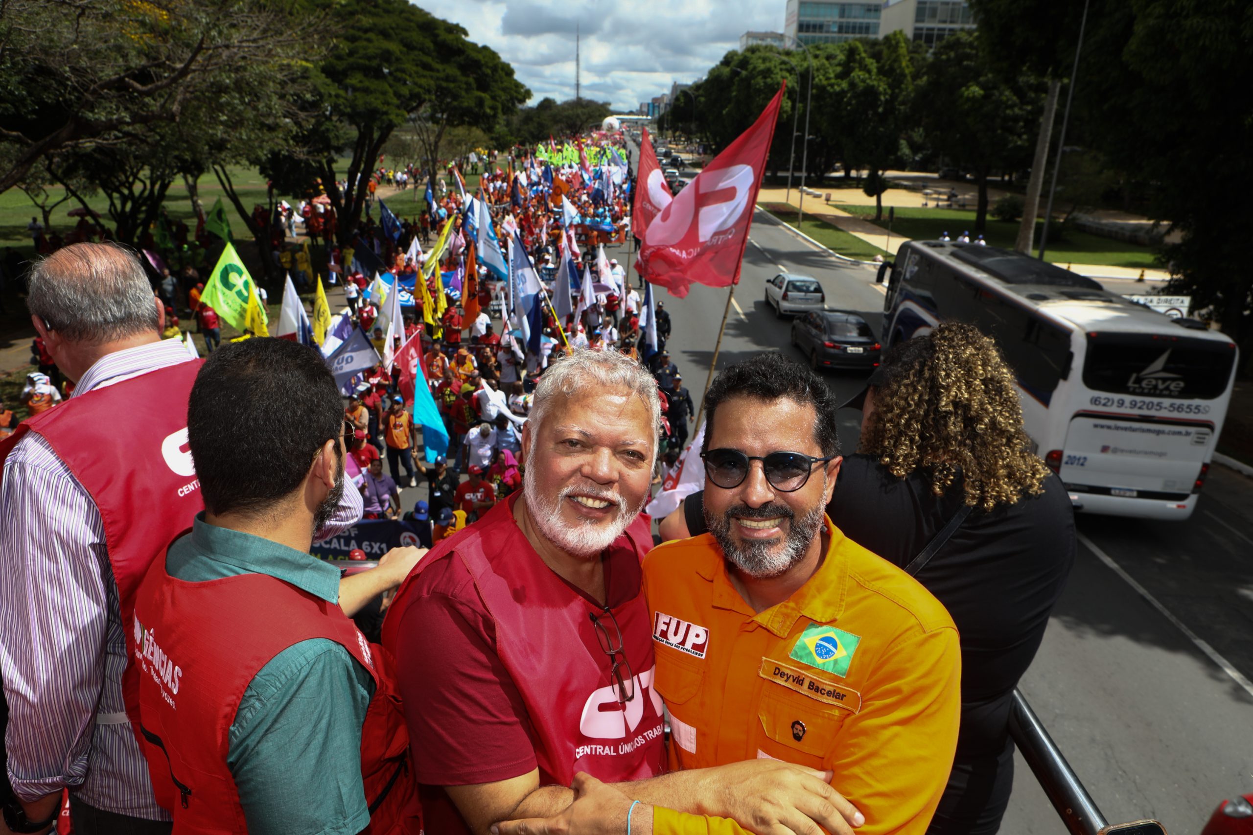 Plenária e Marcha da Classe Trabalhadora em Brasília organizada pelas Centrais Sindicais. Por redução da jornada sem cortar salários, Fim da escala 6x1, Isenção do IR até E$ 5 mil, IR zero na PLR e muito mais! Fotos Dino Santos. Brasil_29_04_2025.