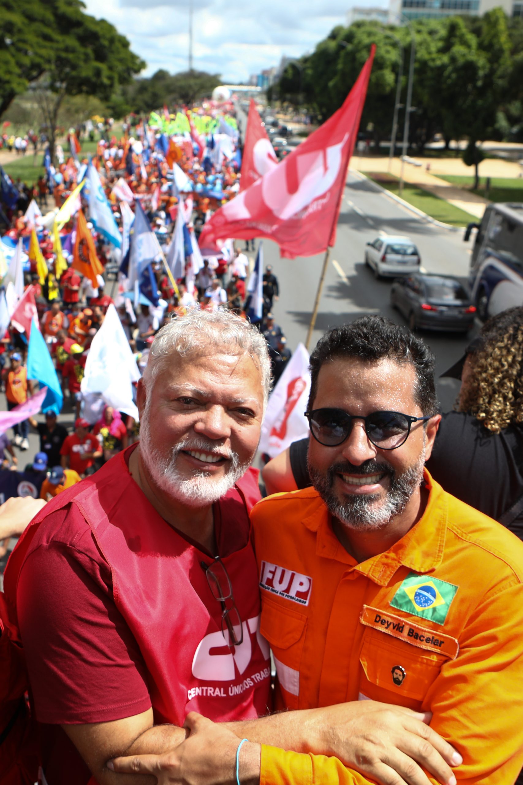 Plenária e Marcha da Classe Trabalhadora em Brasília organizada pelas Centrais Sindicais. Por redução da jornada sem cortar salários, Fim da escala 6x1, Isenção do IR até E$ 5 mil, IR zero na PLR e muito mais! Fotos Dino Santos. Brasil_29_04_2025.