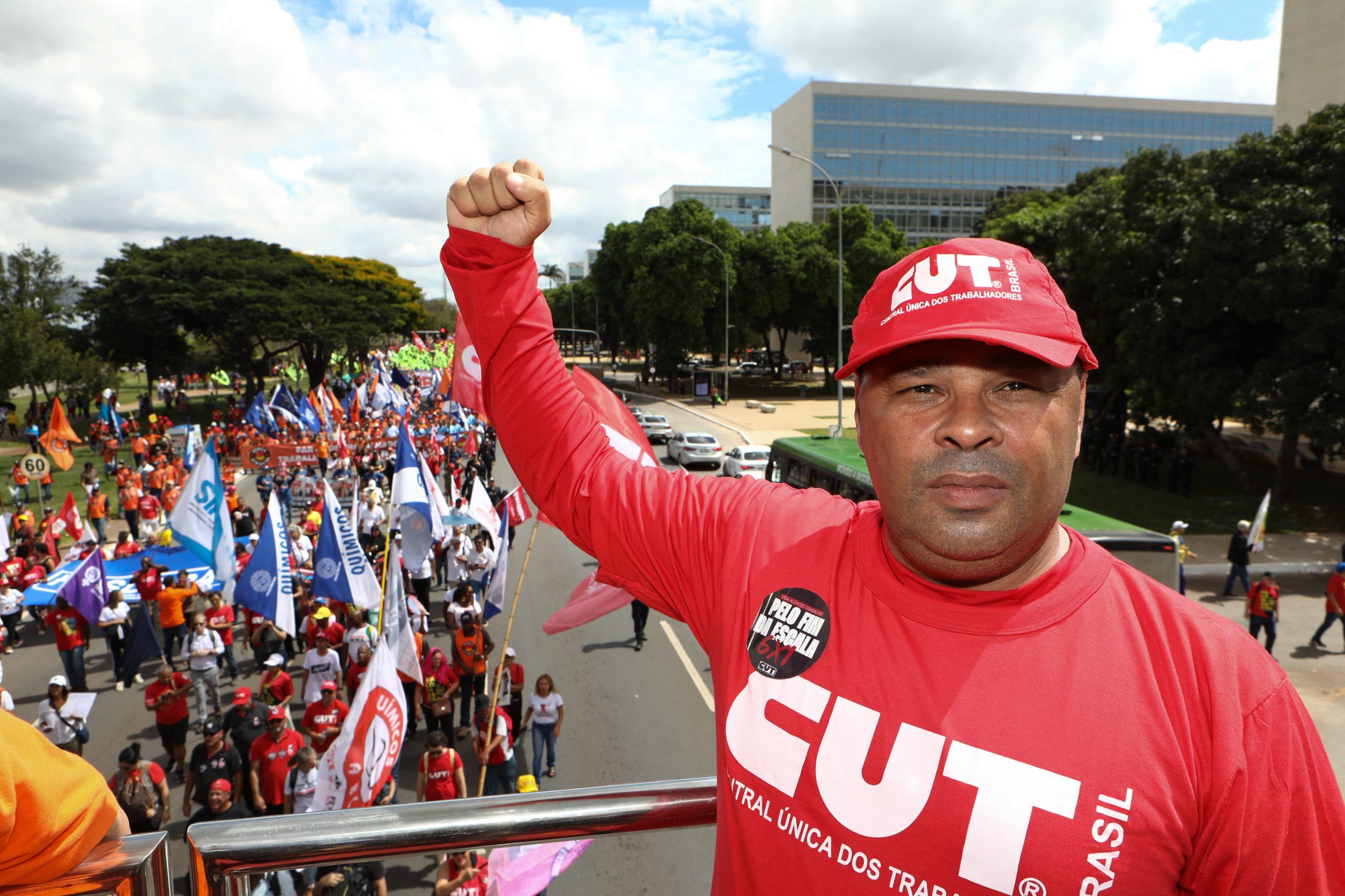 Plenária e Marcha da Classe Trabalhadora em Brasília organizada pelas Centrais Sindicais. Por redução da jornada sem cortar salários, Fim da escala 6x1, Isenção do IR até E$ 5 mil, IR zero na PLR e muito mais! Fotos Dino Santos. Brasil_29_04_2025.