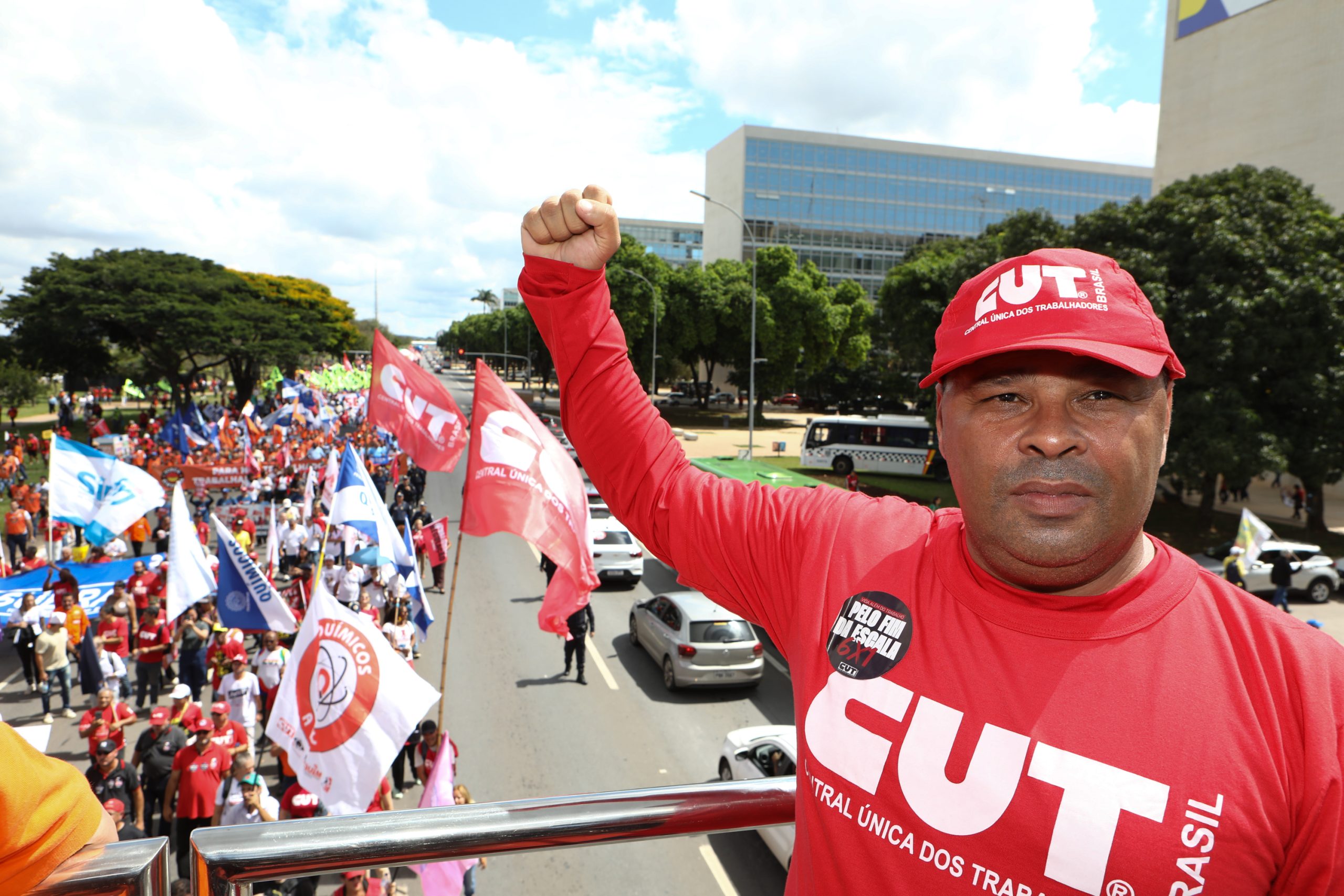 Plenária e Marcha da Classe Trabalhadora em Brasília organizada pelas Centrais Sindicais. Por redução da jornada sem cortar salários, Fim da escala 6x1, Isenção do IR até E$ 5 mil, IR zero na PLR e muito mais! Fotos Dino Santos. Brasil_29_04_2025.
