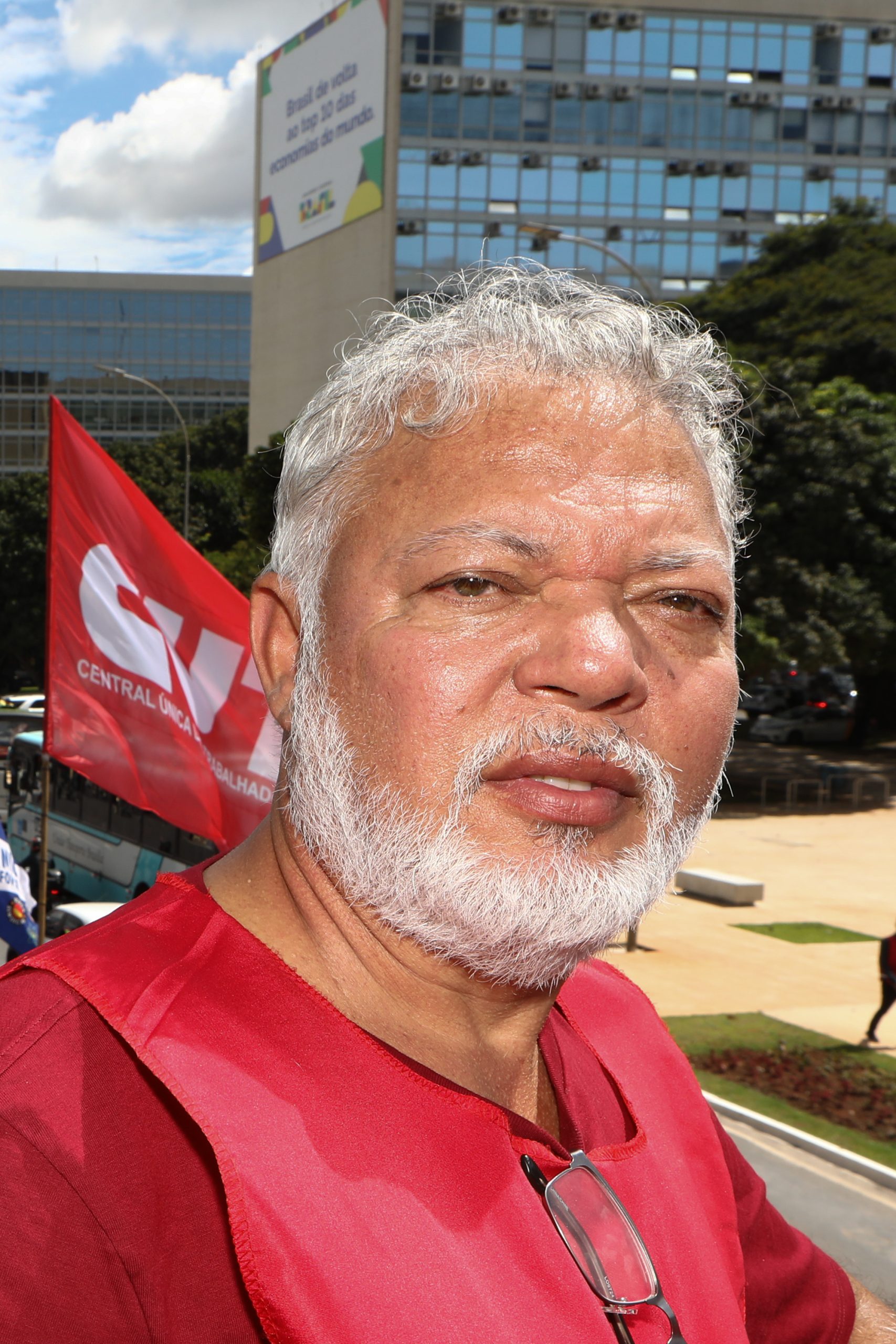 Plenária e Marcha da Classe Trabalhadora em Brasília organizada pelas Centrais Sindicais. Por redução da jornada sem cortar salários, Fim da escala 6x1, Isenção do IR até E$ 5 mil, IR zero na PLR e muito mais! Fotos Dino Santos. Brasil_29_04_2025.