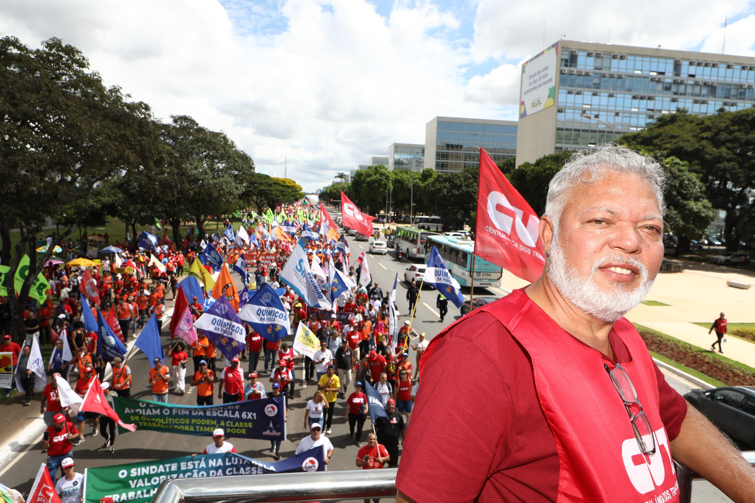 Plenária e Marcha da Classe Trabalhadora em Brasília organizada pelas Centrais Sindicais. Por redução da jornada sem cortar salários, Fim da escala 6x1, Isenção do IR até E$ 5 mil, IR zero na PLR e muito mais! Fotos Dino Santos. Brasil_29_04_2025.