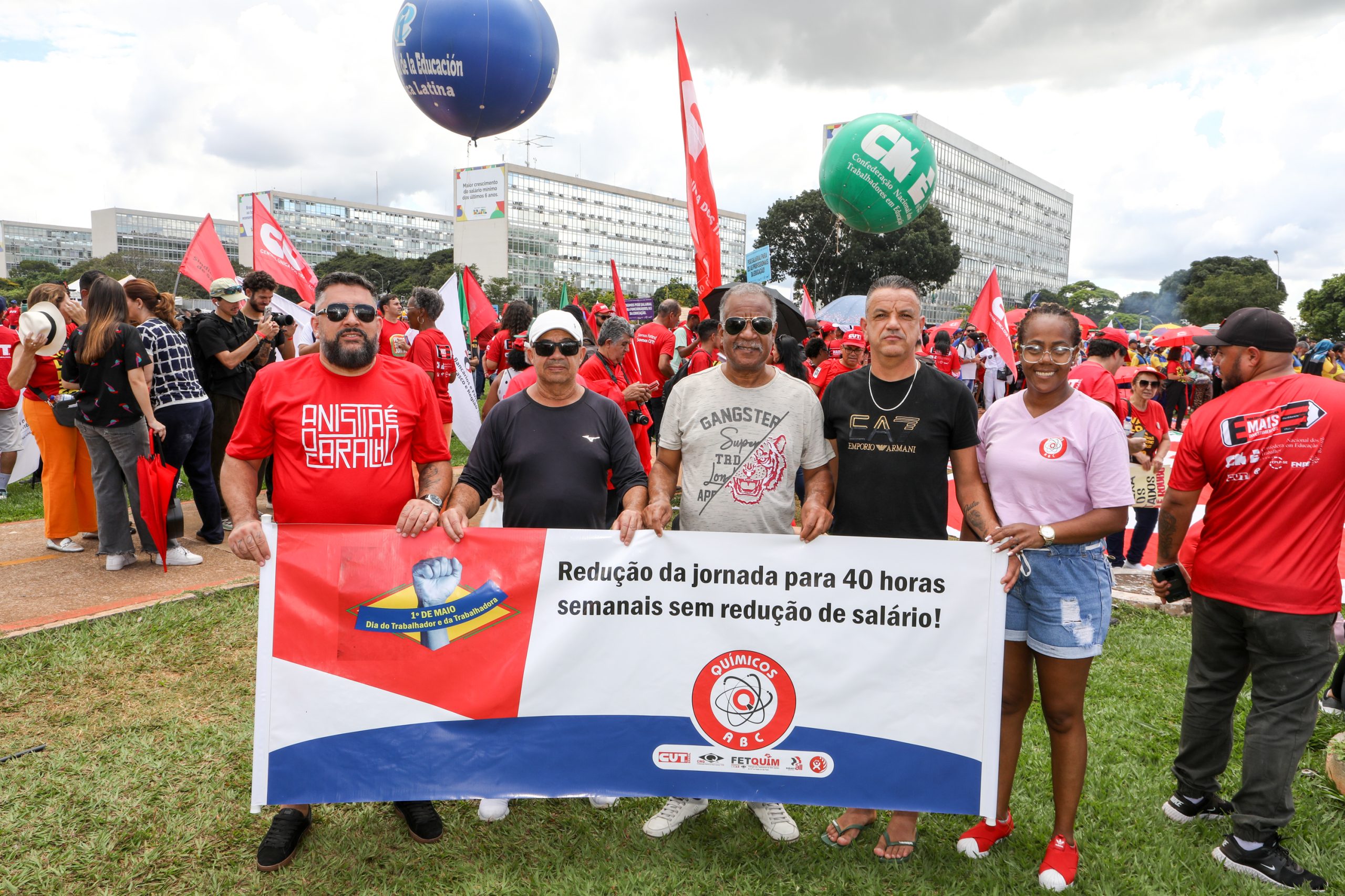 Plenária e Marcha da Classe Trabalhadora em Brasília organizada pelas Centrais Sindicais. Por redução da jornada sem cortar salários, Fim da escala 6x1, Isenção do IR até E$ 5 mil, IR zero na PLR e muito mais! Fotos Dino Santos. Brasil_29_04_2025.