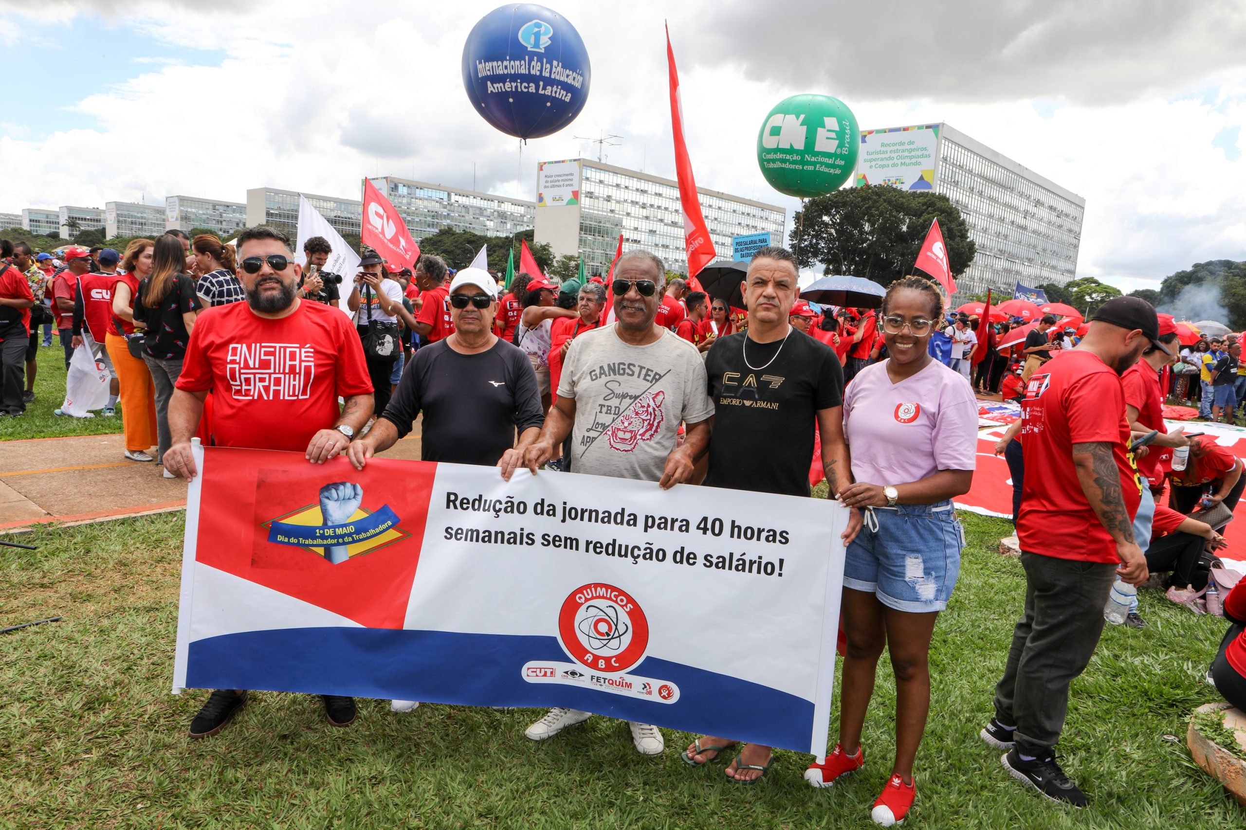 Plenária e Marcha da Classe Trabalhadora em Brasília organizada pelas Centrais Sindicais. Por redução da jornada sem cortar salários, Fim da escala 6x1, Isenção do IR até E$ 5 mil, IR zero na PLR e muito mais! Fotos Dino Santos. Brasil_29_04_2025.