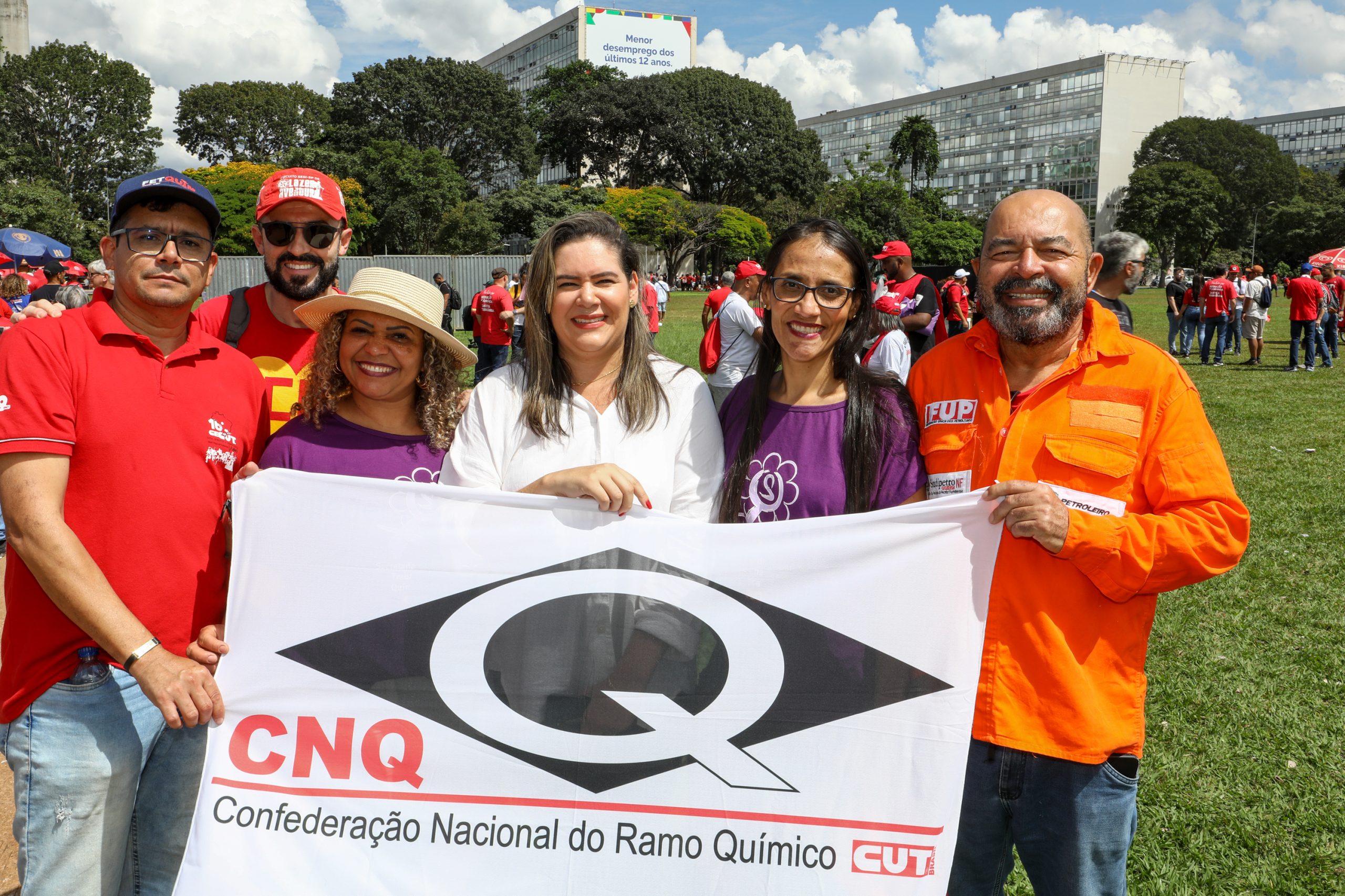 Plenária e Marcha da Classe Trabalhadora em Brasília organizada pelas Centrais Sindicais. Por redução da jornada sem cortar salários, Fim da escala 6x1, Isenção do IR até E$ 5 mil, IR zero na PLR e muito mais! Fotos Dino Santos. Brasil_29_04_2025.