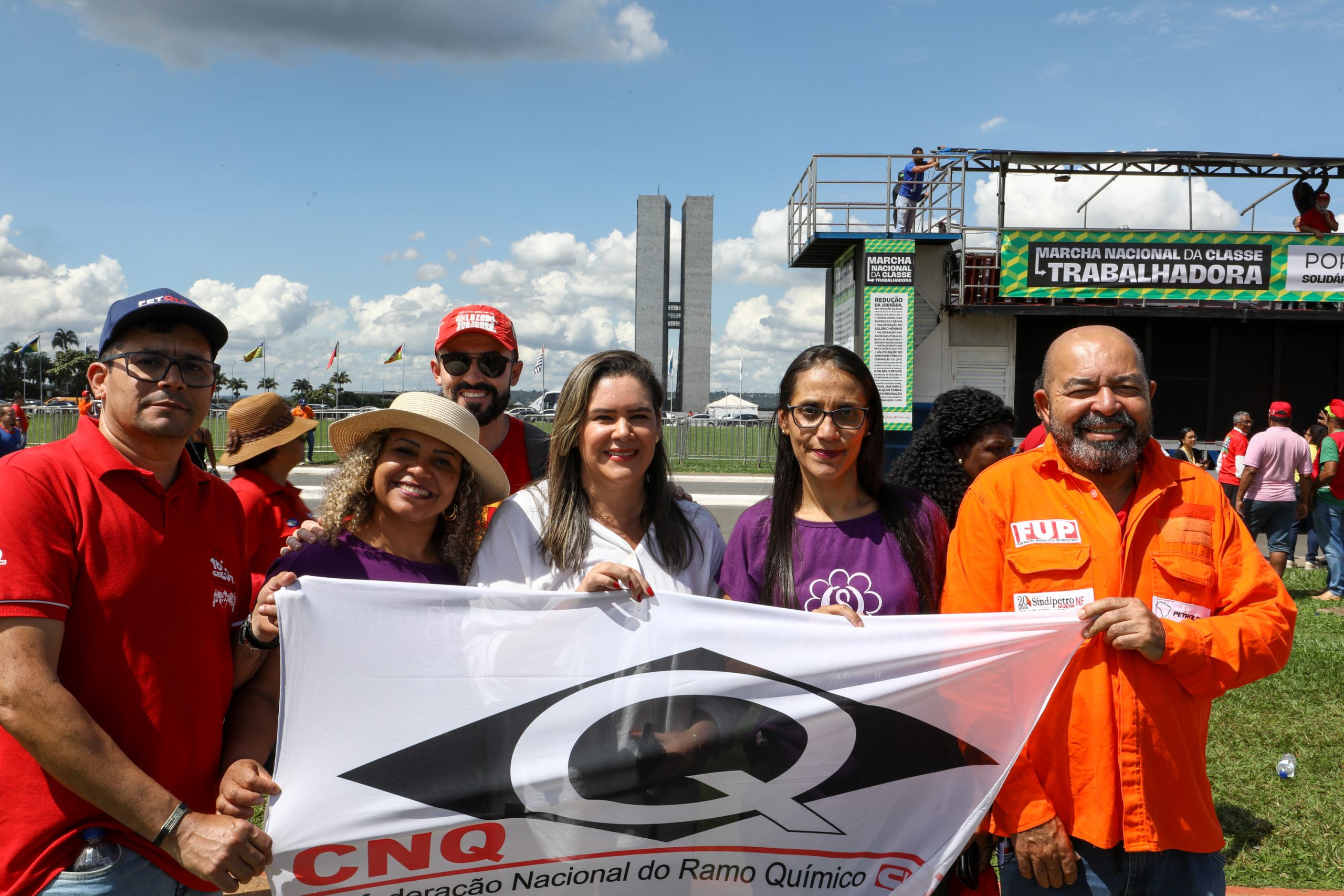 Plenária e Marcha da Classe Trabalhadora em Brasília organizada pelas Centrais Sindicais. Por redução da jornada sem cortar salários, Fim da escala 6x1, Isenção do IR até E$ 5 mil, IR zero na PLR e muito mais! Fotos Dino Santos. Brasil_29_04_2025.