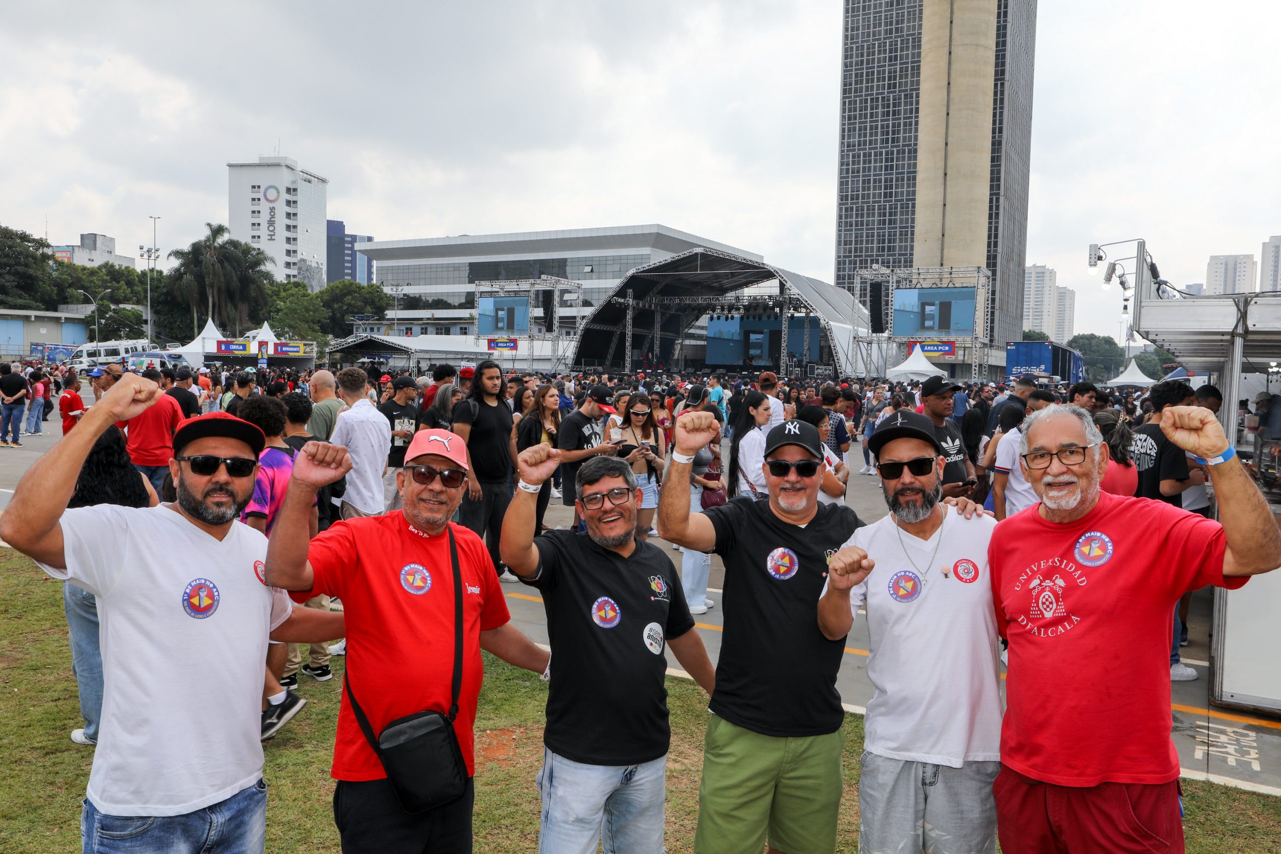 1º de Maio no ABC com slogan redução de jornada sem redução salarial, o fim da escala 6 X 1 e a isenção do imposto de renda para quem ganha R$ 5 mil e 100 anos de lutas e conquistas realizado no Paço Municipal de São Bernardo do Campo/SP. Fotos Dino Santos. Brasil_01_05_2025.