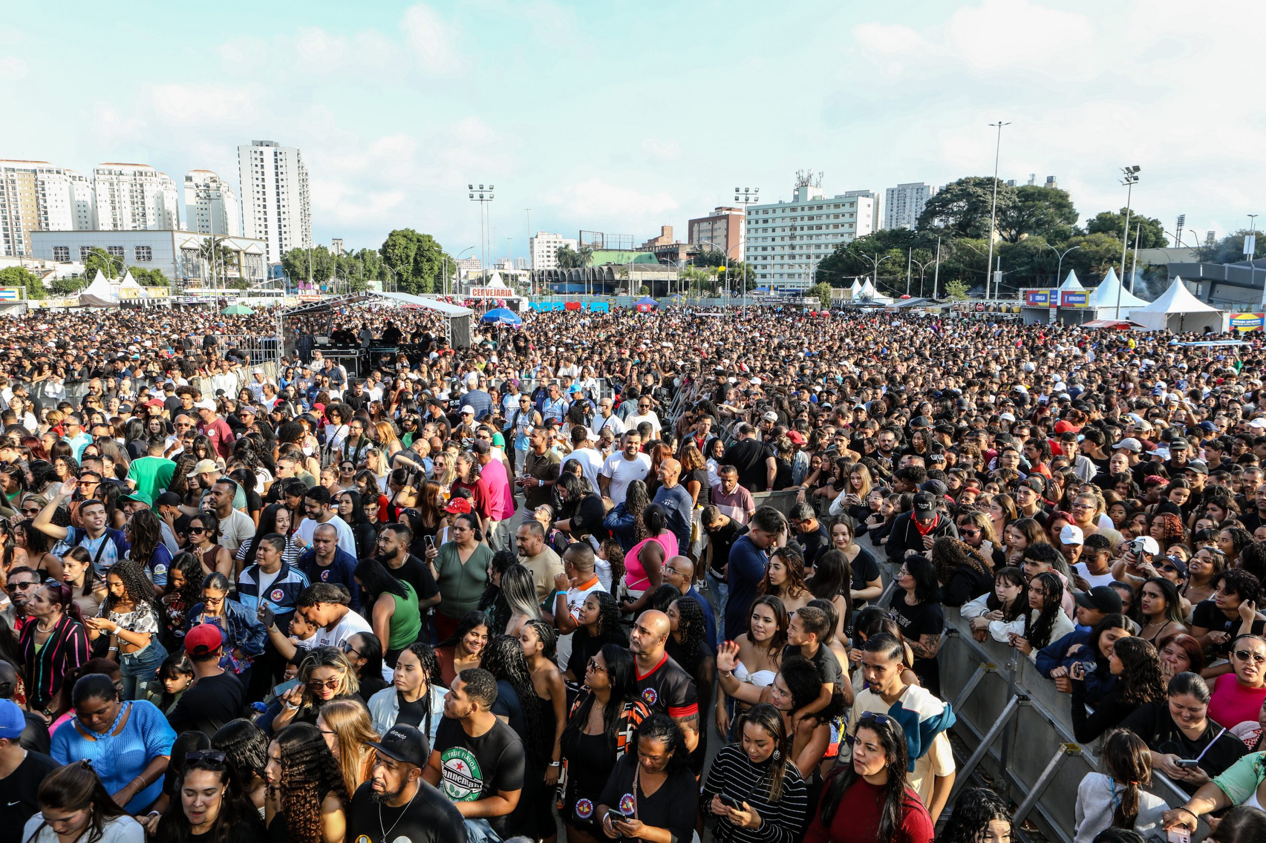 1º de Maio no ABC com slogan redução de jornada sem redução salarial, o fim da escala 6 X 1 e a isenção do imposto de renda para quem ganha R$ 5 mil e 100 anos de lutas e conquistas realizado no Paço Municipal de São Bernardo do Campo/SP. Fotos Dino Santos. Brasil_01_05_2025.