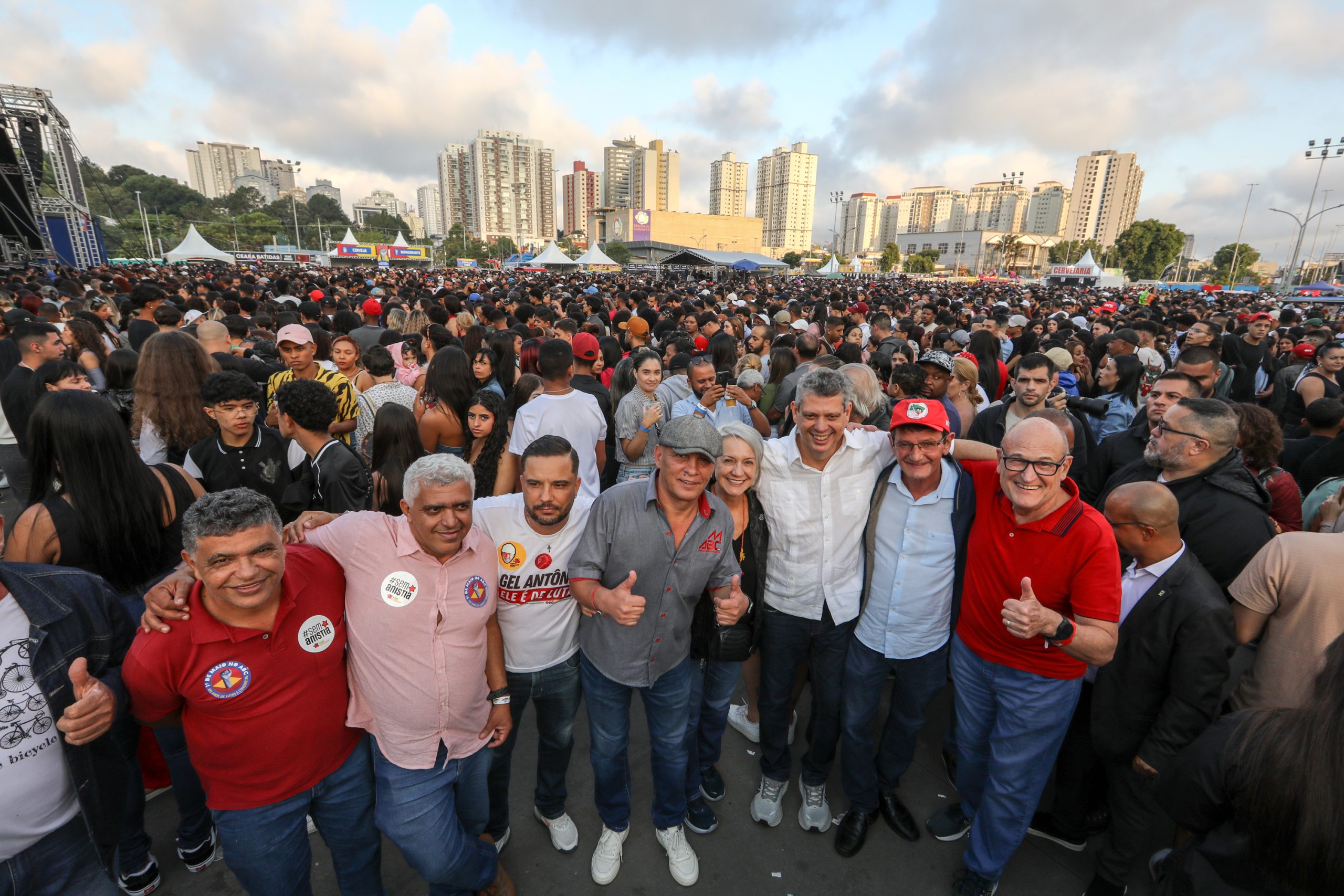 1º de Maio no ABC com slogan redução de jornada sem redução salarial, o fim da escala 6 X 1 e a isenção do imposto de renda para quem ganha R$ 5 mil e 100 anos de lutas e conquistas realizado no Paço Municipal de São Bernardo do Campo/SP. Fotos Dino Santos. Brasil_01_05_2025.