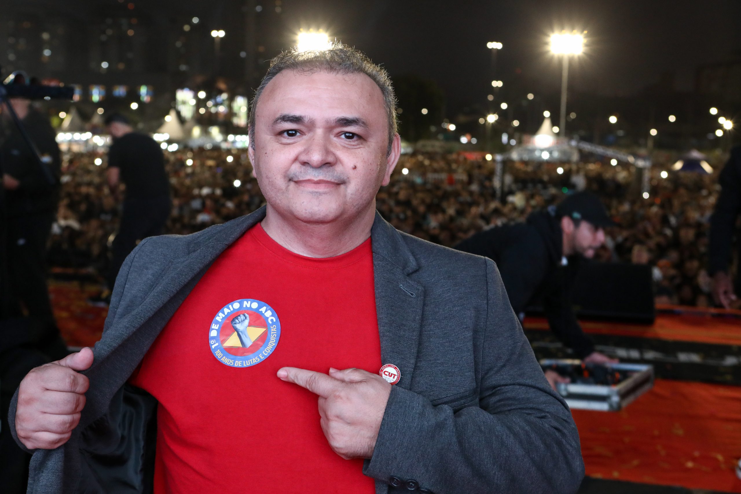 1º de Maio no ABC com slogan redução de jornada sem redução salarial, o fim da escala 6 X 1 e a isenção do imposto de renda para quem ganha R$ 5 mil e 100 anos de lutas e conquistas realizado no Paço Municipal de São Bernardo do Campo/SP. Fotos Dino Santos. Brasil_01_05_2025.