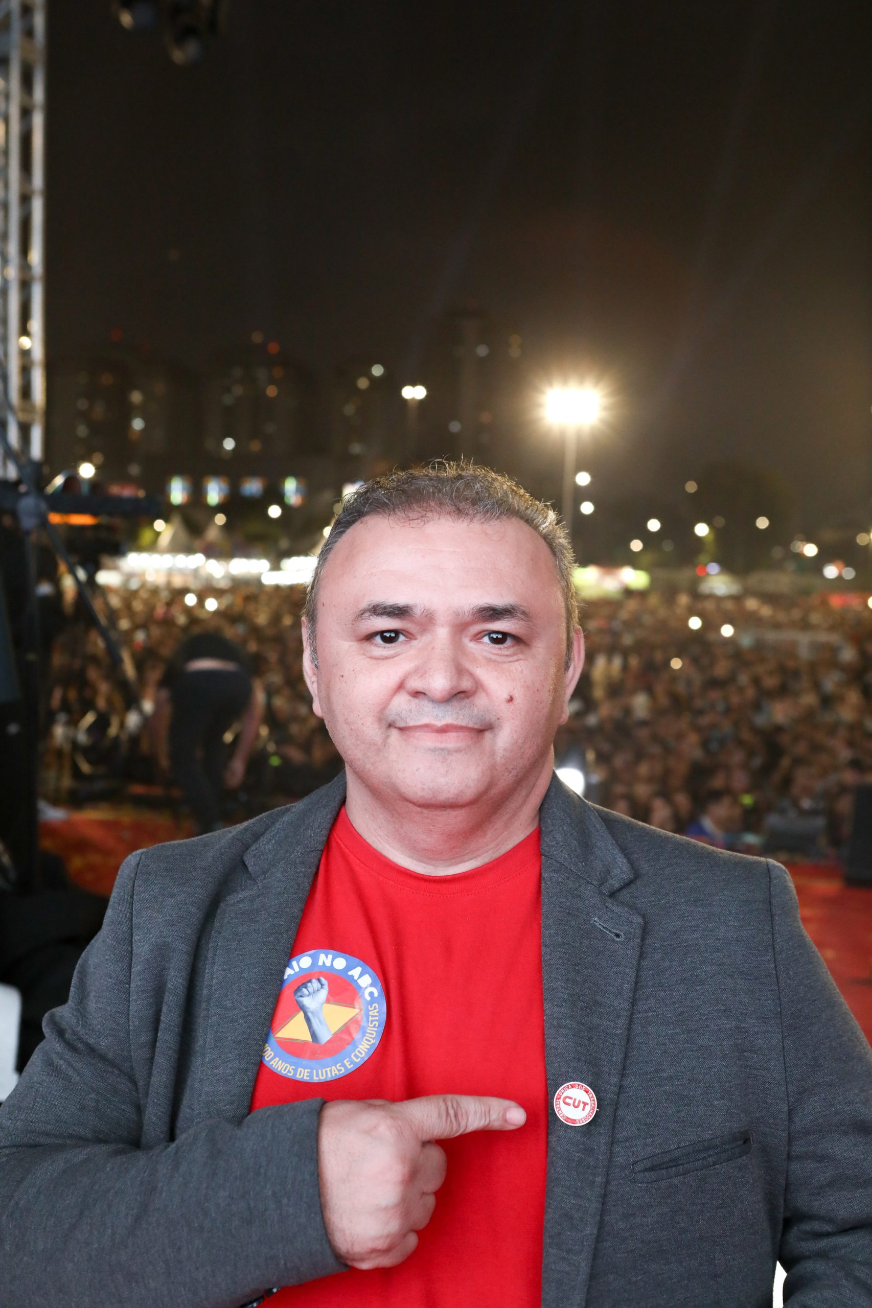 1º de Maio no ABC com slogan redução de jornada sem redução salarial, o fim da escala 6 X 1 e a isenção do imposto de renda para quem ganha R$ 5 mil e 100 anos de lutas e conquistas realizado no Paço Municipal de São Bernardo do Campo/SP. Fotos Dino Santos. Brasil_01_05_2025.