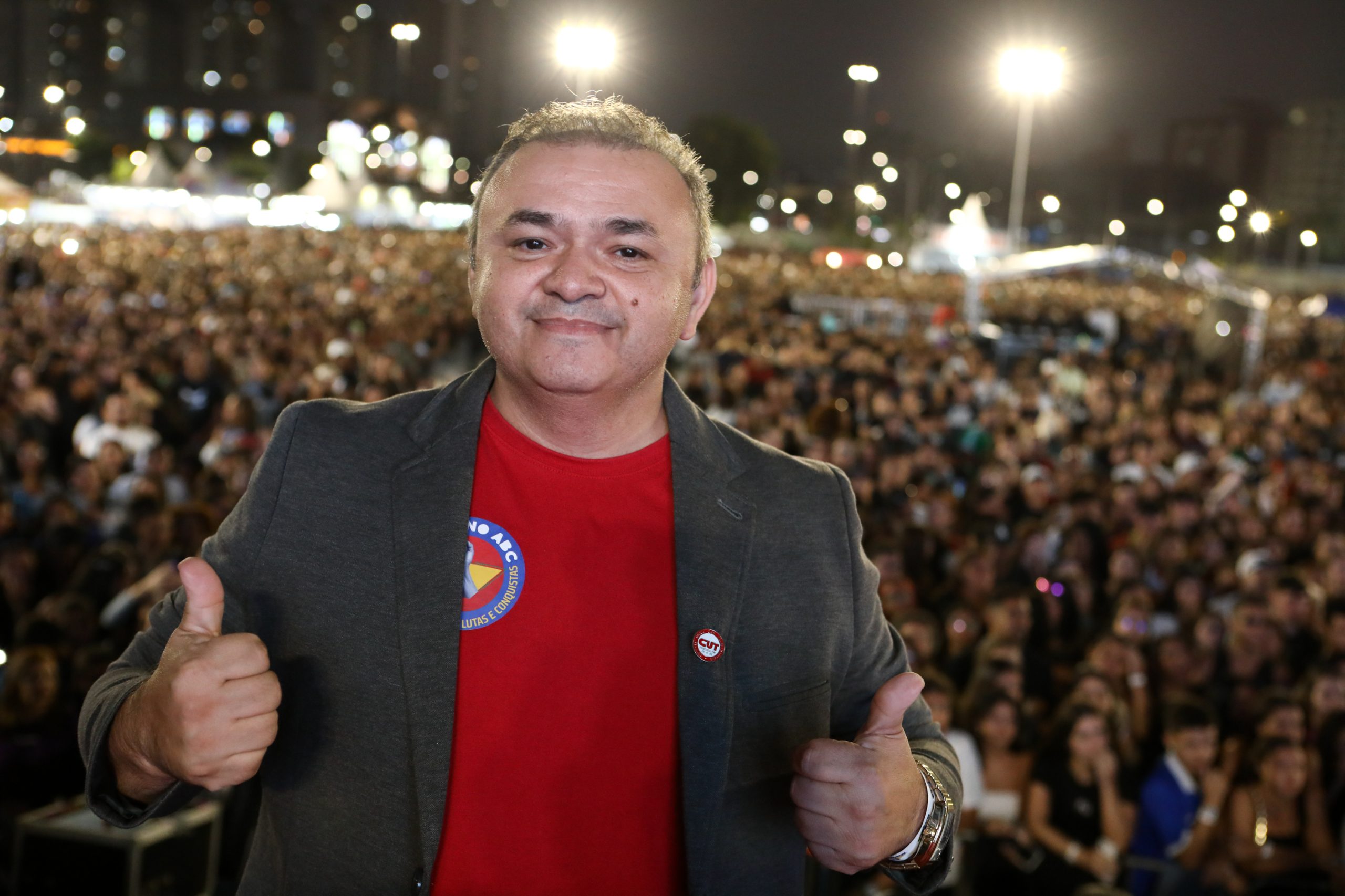 1º de Maio no ABC com slogan redução de jornada sem redução salarial, o fim da escala 6 X 1 e a isenção do imposto de renda para quem ganha R$ 5 mil e 100 anos de lutas e conquistas realizado no Paço Municipal de São Bernardo do Campo/SP. Fotos Dino Santos. Brasil_01_05_2025.