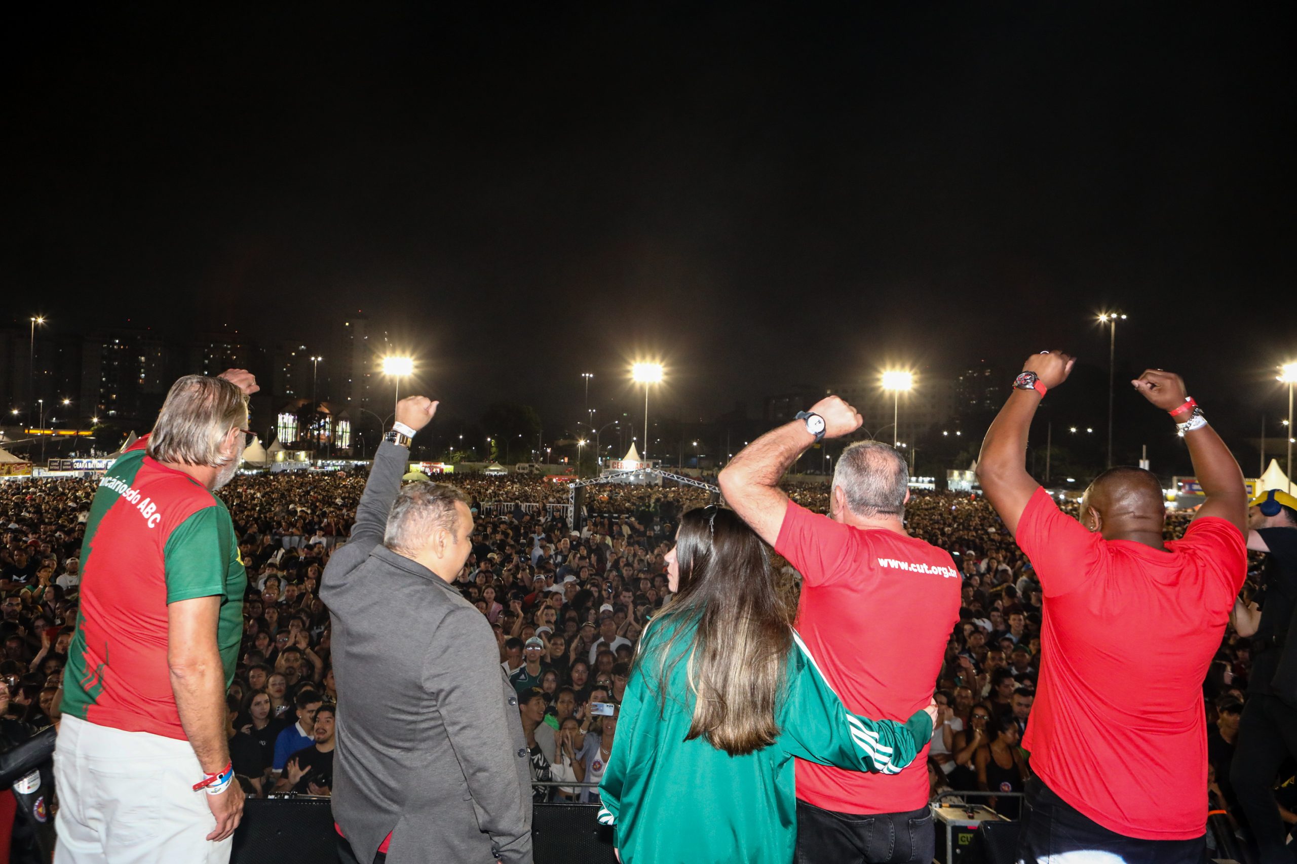 1º de Maio no ABC com slogan redução de jornada sem redução salarial, o fim da escala 6 X 1 e a isenção do imposto de renda para quem ganha R$ 5 mil e 100 anos de lutas e conquistas realizado no Paço Municipal de São Bernardo do Campo/SP. Fotos Dino Santos. Brasil_01_05_2025.