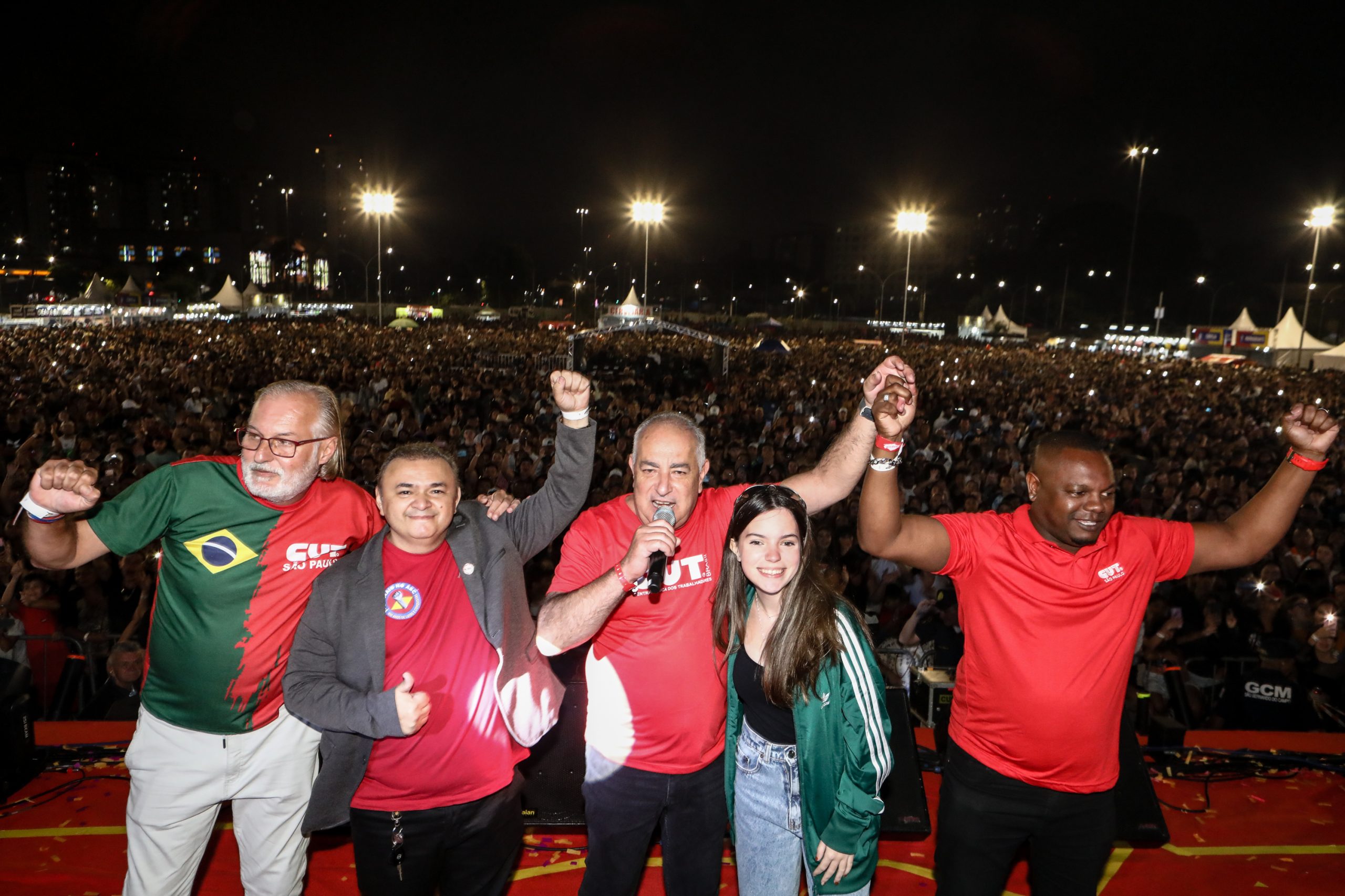 1º de Maio no ABC com slogan redução de jornada sem redução salarial, o fim da escala 6 X 1 e a isenção do imposto de renda para quem ganha R$ 5 mil e 100 anos de lutas e conquistas realizado no Paço Municipal de São Bernardo do Campo/SP. Fotos Dino Santos. Brasil_01_05_2025.