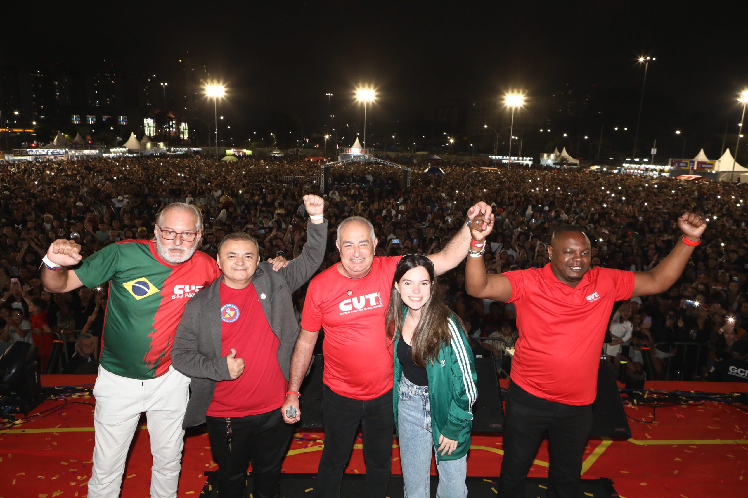 1º de Maio no ABC com slogan redução de jornada sem redução salarial, o fim da escala 6 X 1 e a isenção do imposto de renda para quem ganha R$ 5 mil e 100 anos de lutas e conquistas realizado no Paço Municipal de São Bernardo do Campo/SP. Fotos Dino Santos. Brasil_01_05_2025.