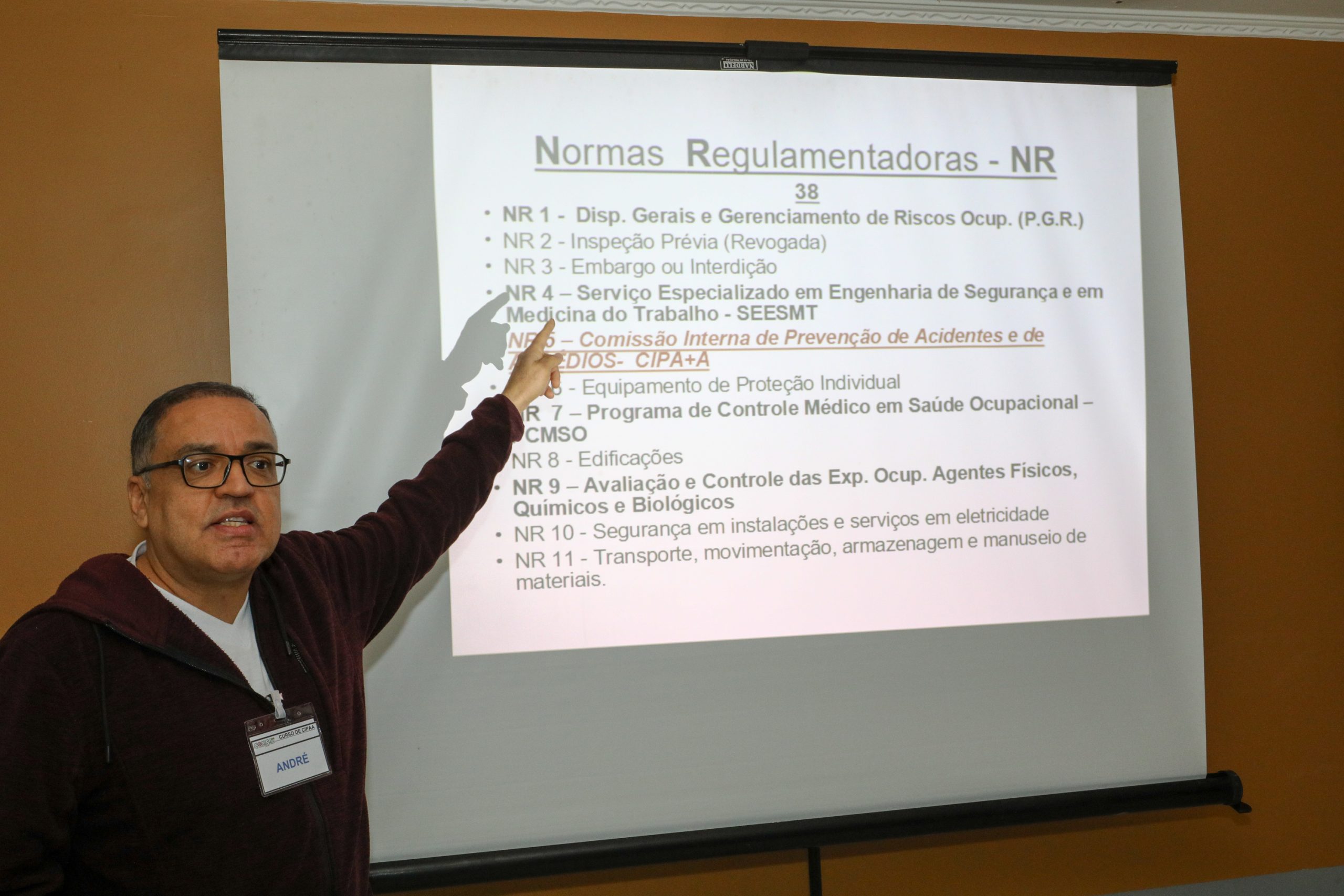 Curso de Cipa na Regionla de Diadema. R. dos Brilhantes, 232 - Centro, Diadema/SP. Fotos Dino Santos. Brasil_25_05_2025.
