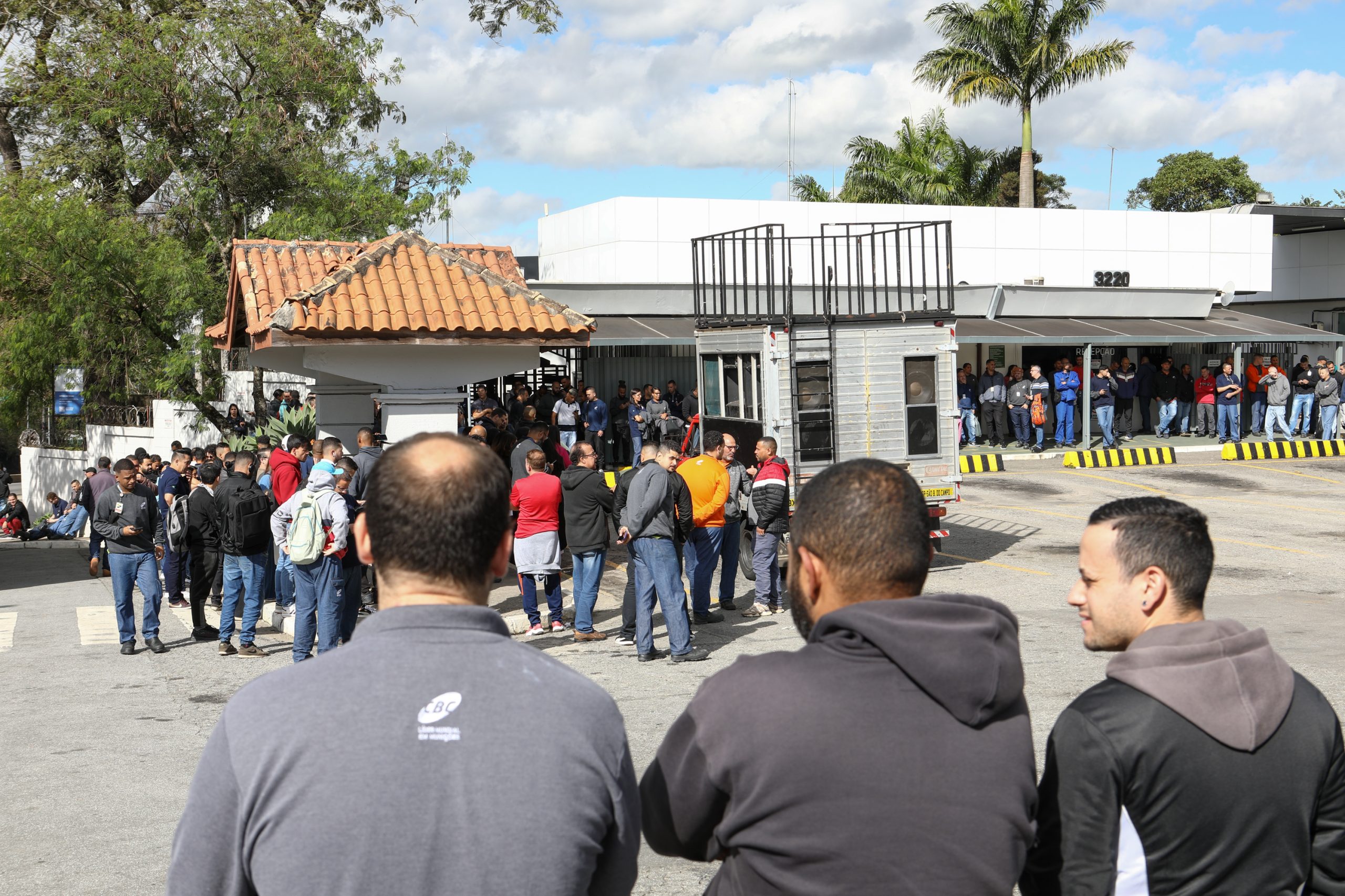 Assembleia com os trabalhadores (as) para esclarecer sobre participação nos lucros e resultado (PLR) de 2025 na empresa CBC. Avenida Humberto de Campos 3220 - Bocaina. Ribeirão Pires/ SP. Fotos Dino Santos. Brasil_13_06_2025.