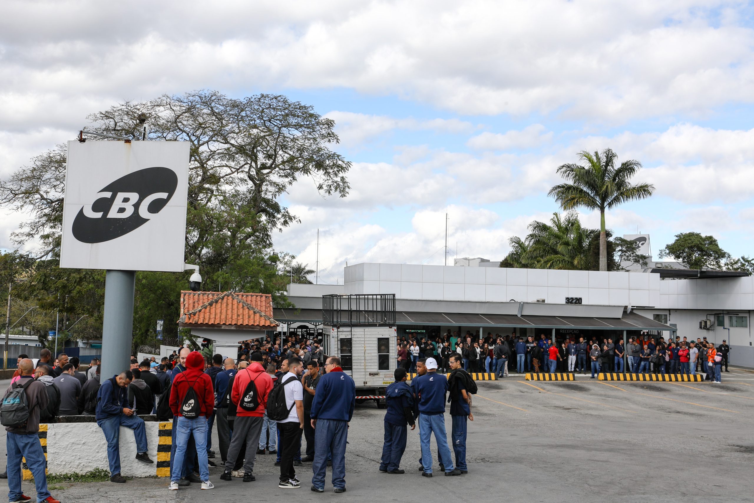 Assembleia com os trabalhadores (as) para esclarecer sobre participação nos lucros e resultado (PLR) de 2025 na empresa CBC. Avenida Humberto de Campos 3220 - Bocaina. Ribeirão Pires/ SP. Fotos Dino Santos. Brasil_13_06_2025.