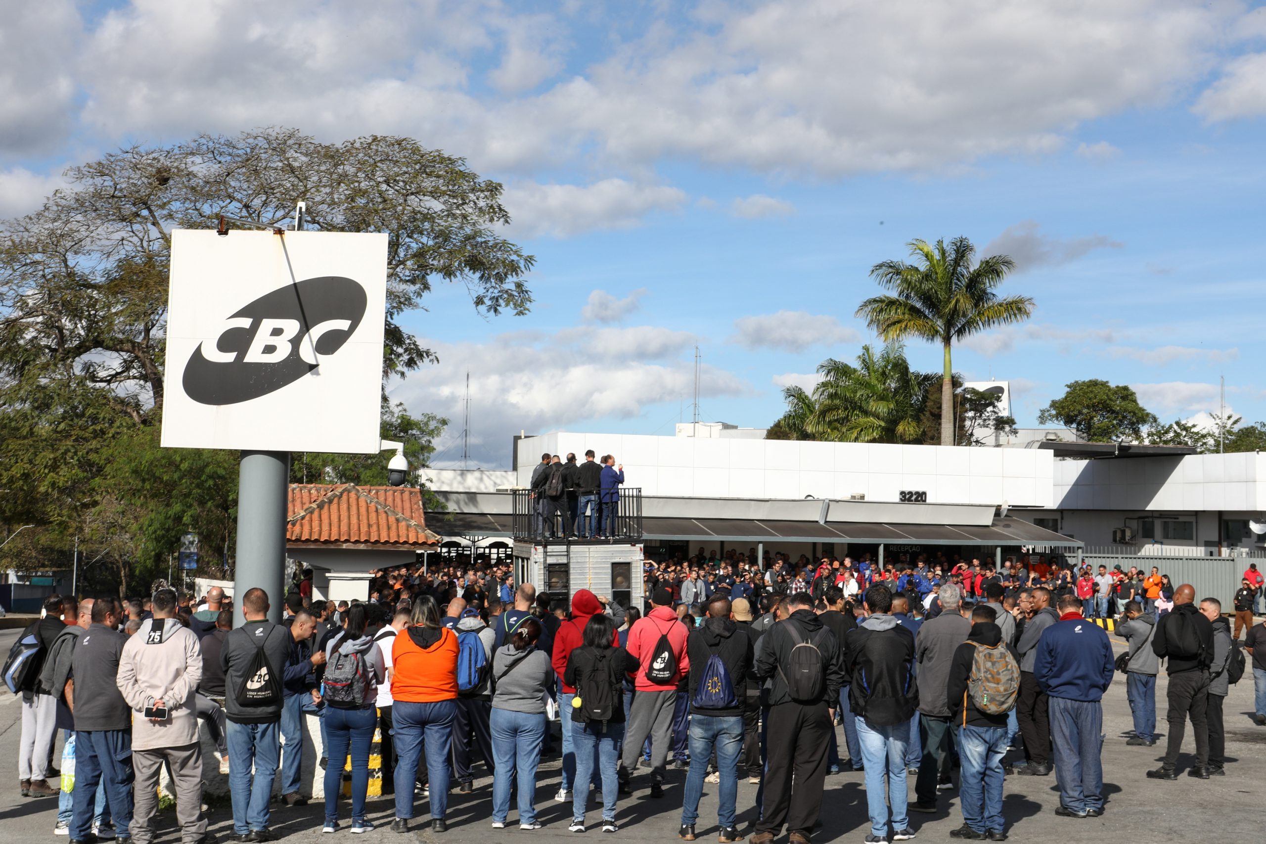 Assembleia com os trabalhadores (as) para esclarecer sobre participação nos lucros e resultado (PLR) de 2025 na empresa CBC. Avenida Humberto de Campos 3220 - Bocaina. Ribeirão Pires/ SP. Fotos Dino Santos. Brasil_13_06_2025.