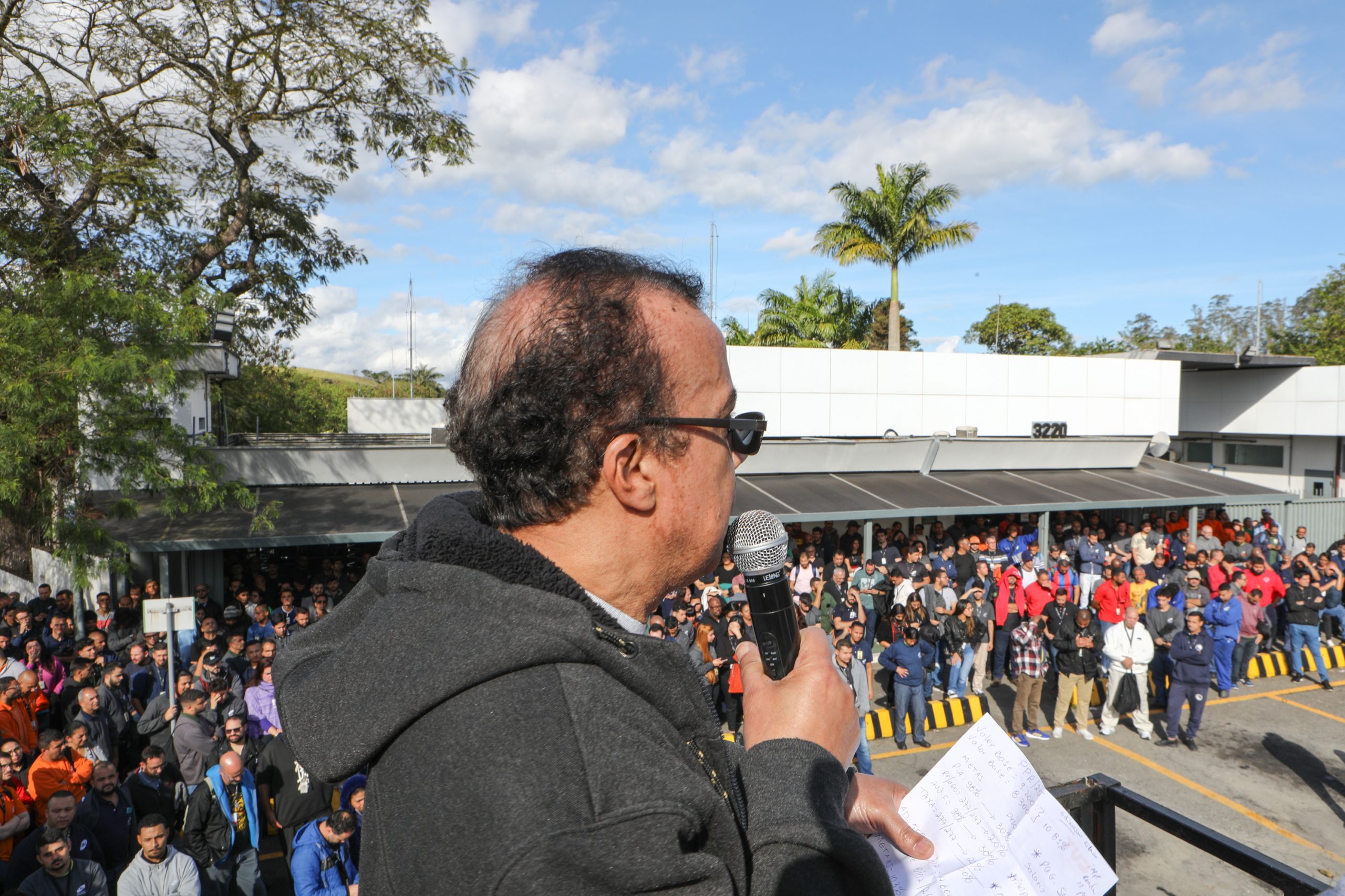 Assembleia com os trabalhadores (as) para esclarecer sobre participação nos lucros e resultado (PLR) de 2025 na empresa CBC. Avenida Humberto de Campos 3220 - Bocaina. Ribeirão Pires/ SP. Fotos Dino Santos. Brasil_13_06_2025.