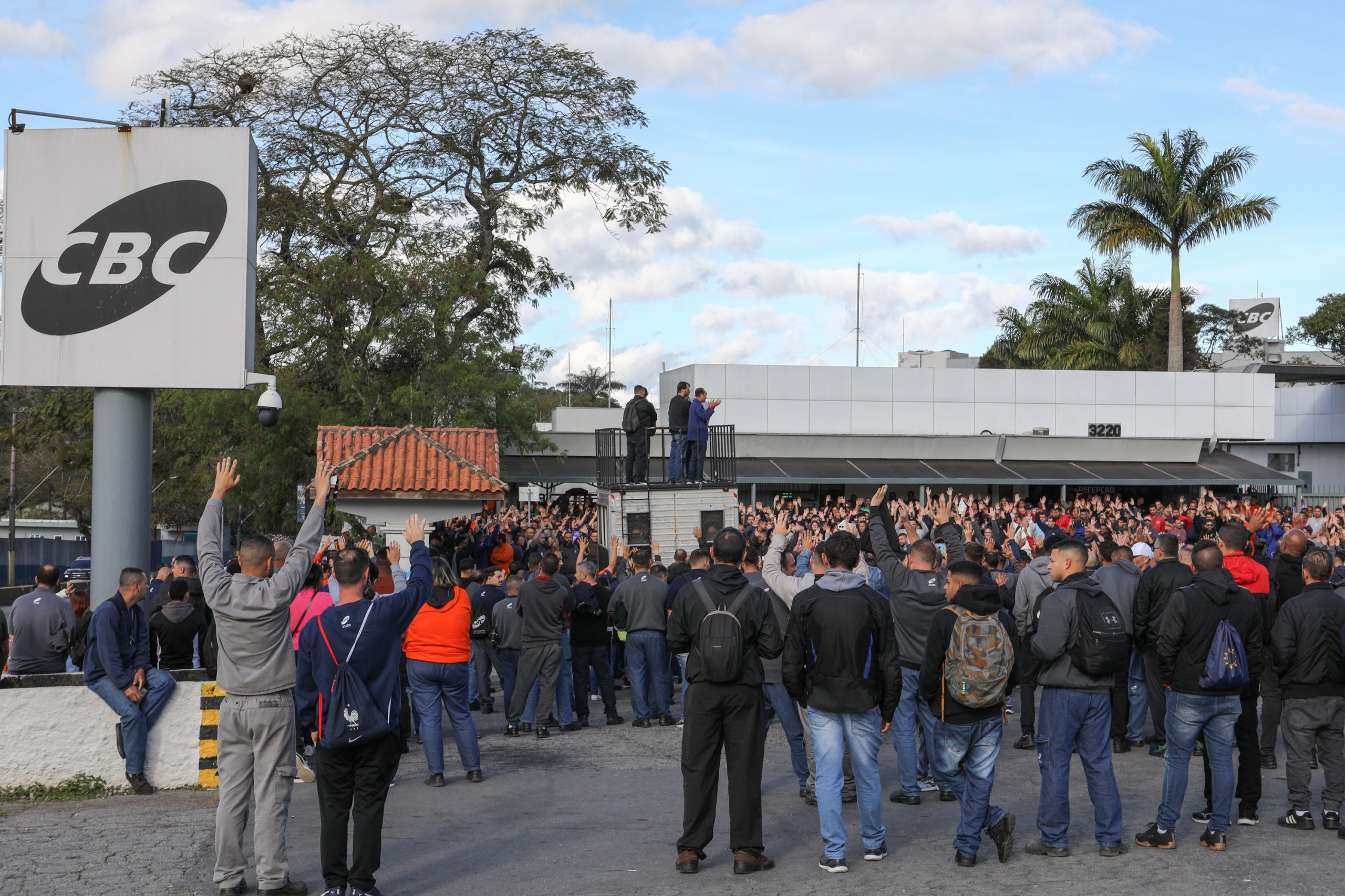 Assembleia com os trabalhadores (as) para esclarecer sobre participação nos lucros e resultado (PLR) de 2025 na empresa CBC. Avenida Humberto de Campos 3220 - Bocaina. Ribeirão Pires/ SP. Fotos Dino Santos. Brasil_13_06_2025.