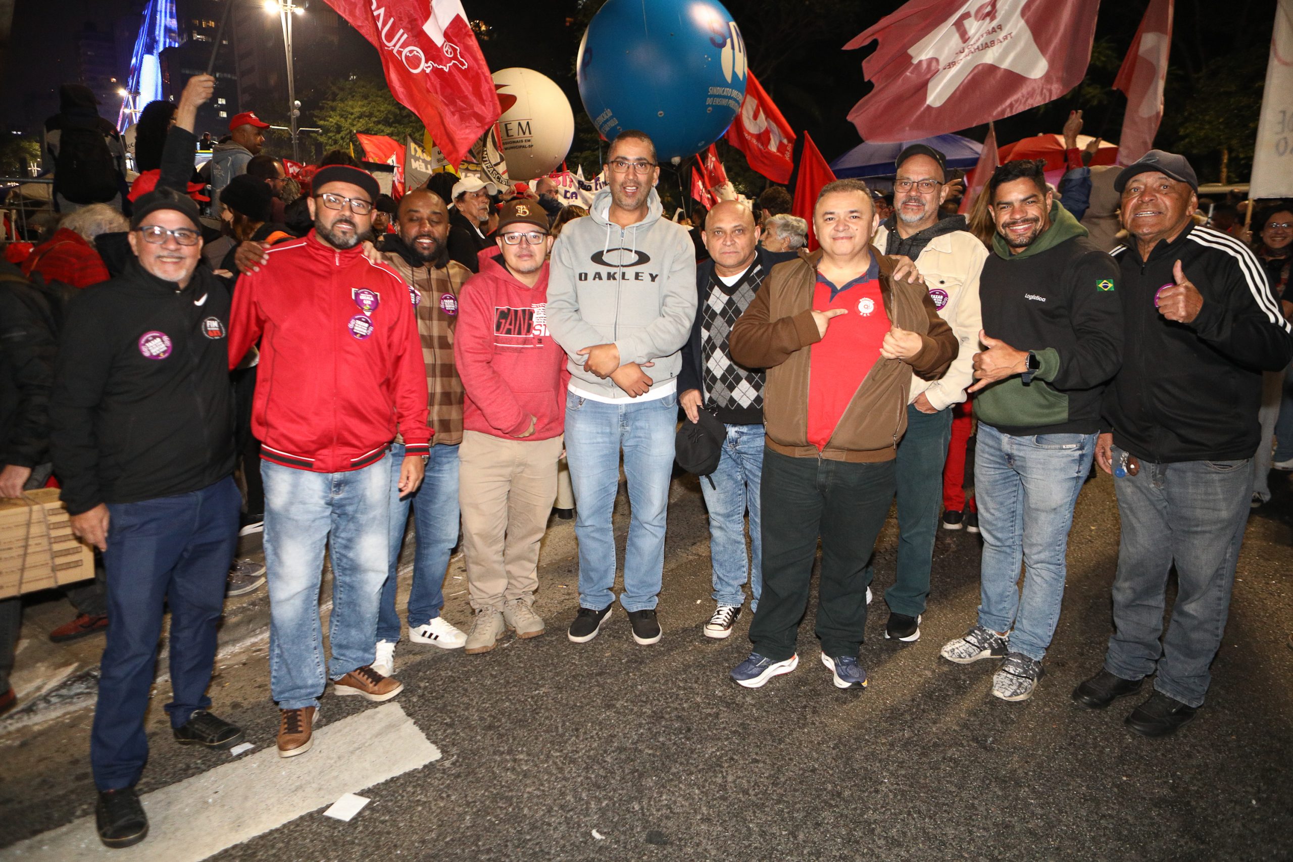 Ato na Av. Paulista por Isenção do IRPF até 5 mil Reais, taxar bilionários e fim da escala 6x1 concentração em frente o MASP. Fotos Dino Santos. Brasil_11_07-2025
