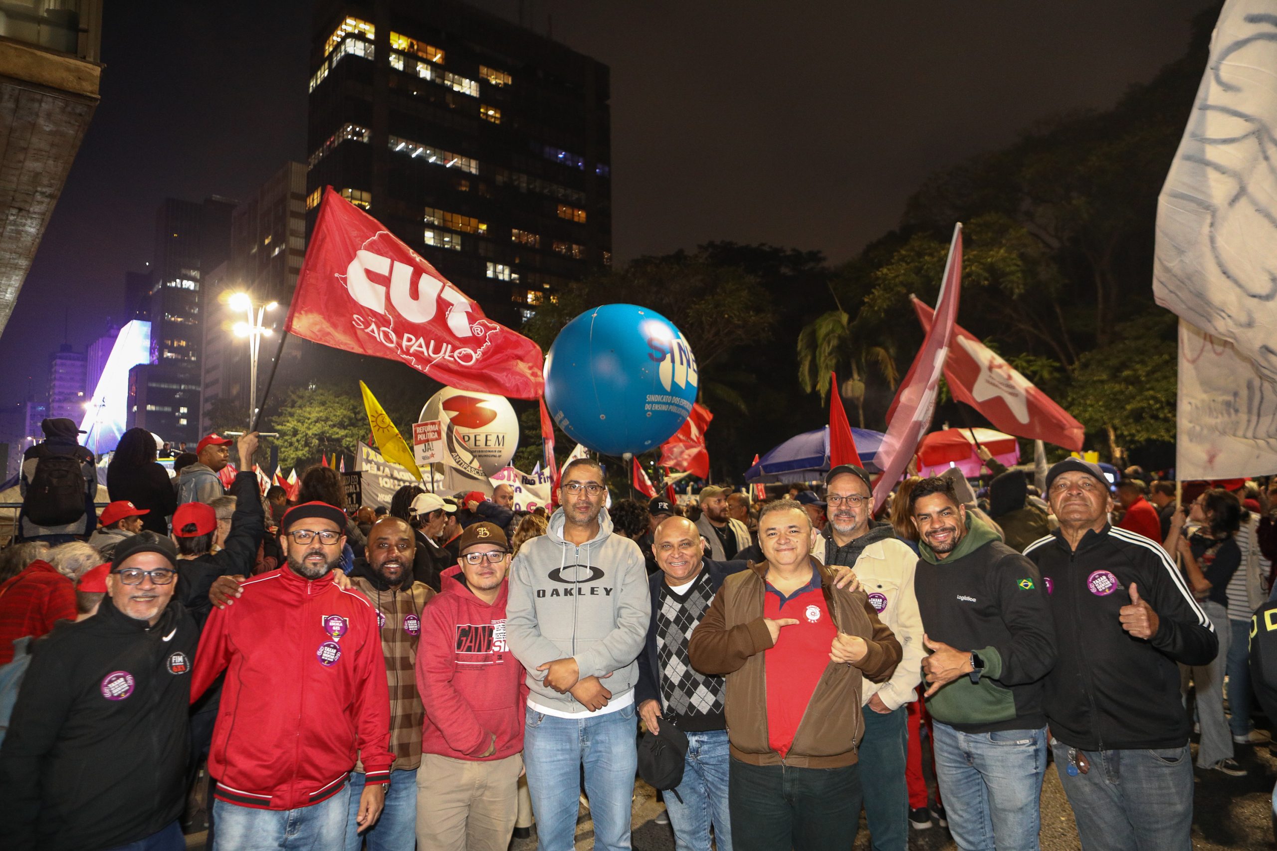 Ato na Av. Paulista por Isenção do IRPF até 5 mil Reais, taxar bilionários e fim da escala 6x1 concentração em frente o MASP. Fotos Dino Santos. Brasil_11_07-2025