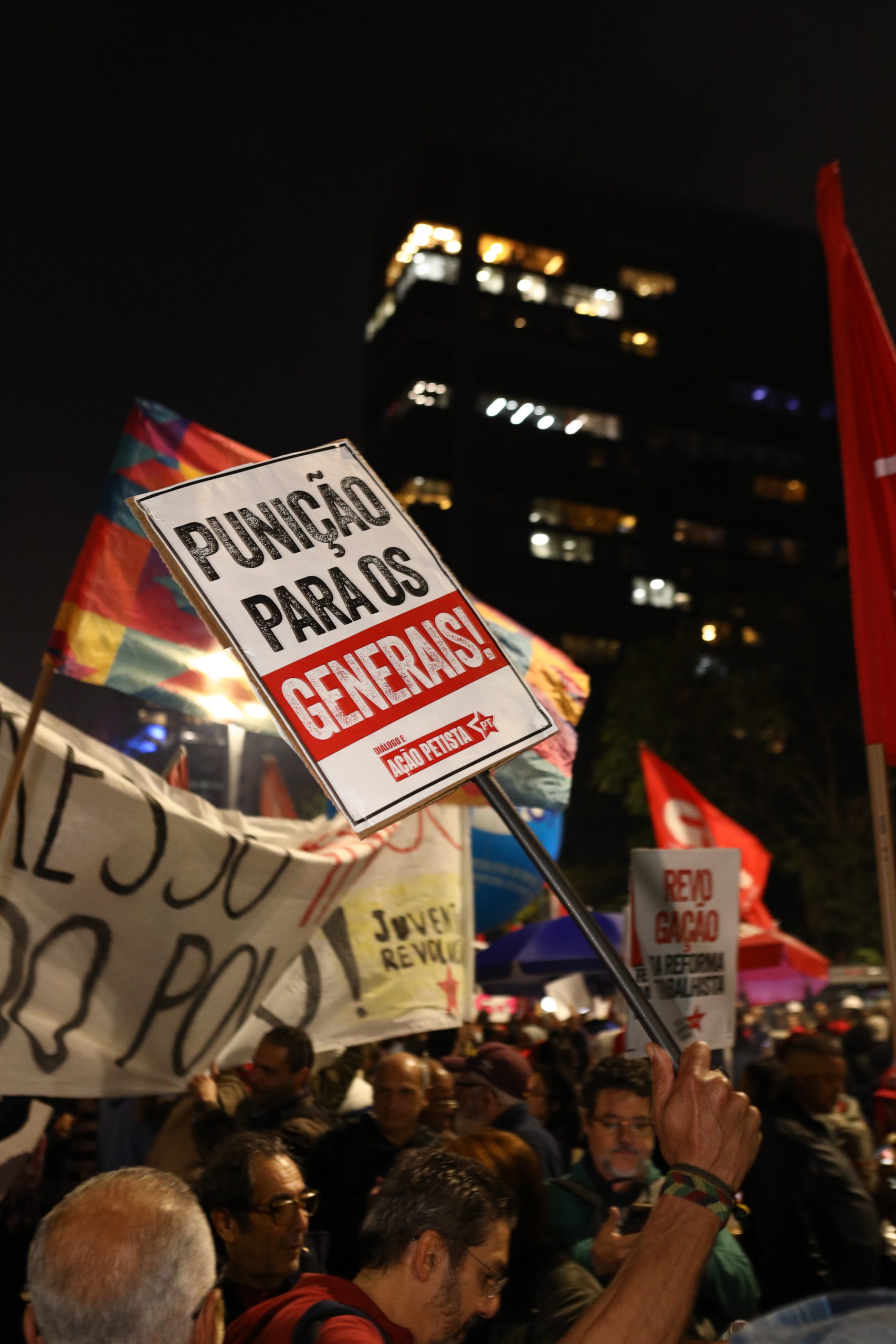 Ato na Av. Paulista por Isenção do IRPF até 5 mil Reais, taxar bilionários e fim da escala 6x1 concentração em frente o MASP. Fotos Dino Santos. Brasil_11_07-2025