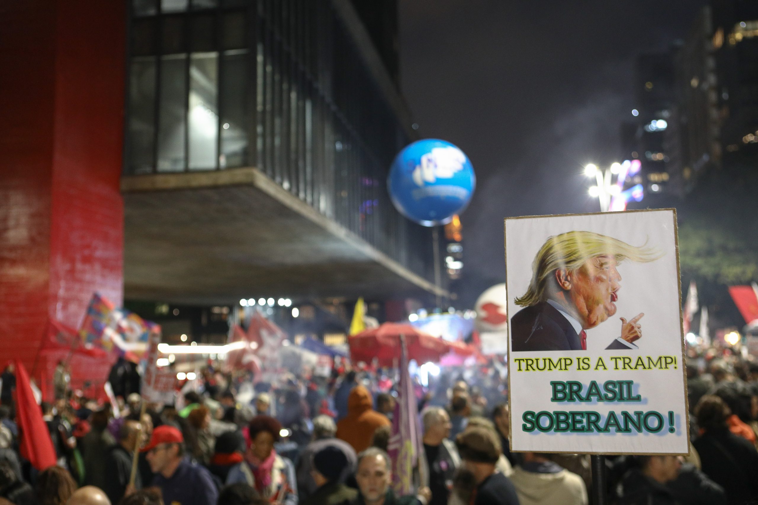 Ato na Av. Paulista por Isenção do IRPF até 5 mil Reais, taxar bilionários e fim da escala 6x1 concentração em frente o MASP. Fotos Dino Santos. Brasil_11_07-2025