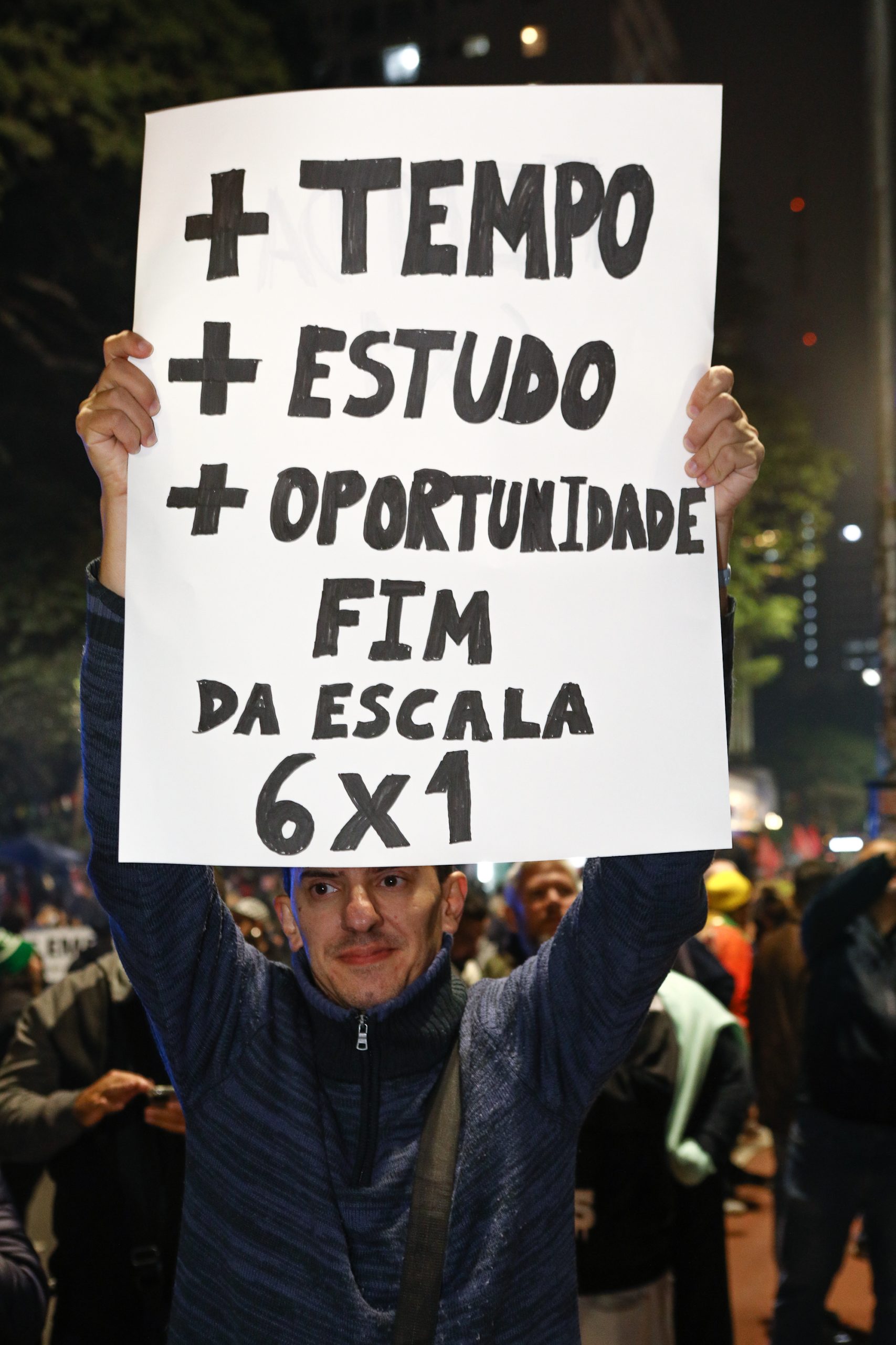 Ato na Av. Paulista por Isenção do IRPF até 5 mil Reais, taxar bilionários e fim da escala 6x1 concentração em frente o MASP. Fotos Dino Santos. Brasil_11_07-2025