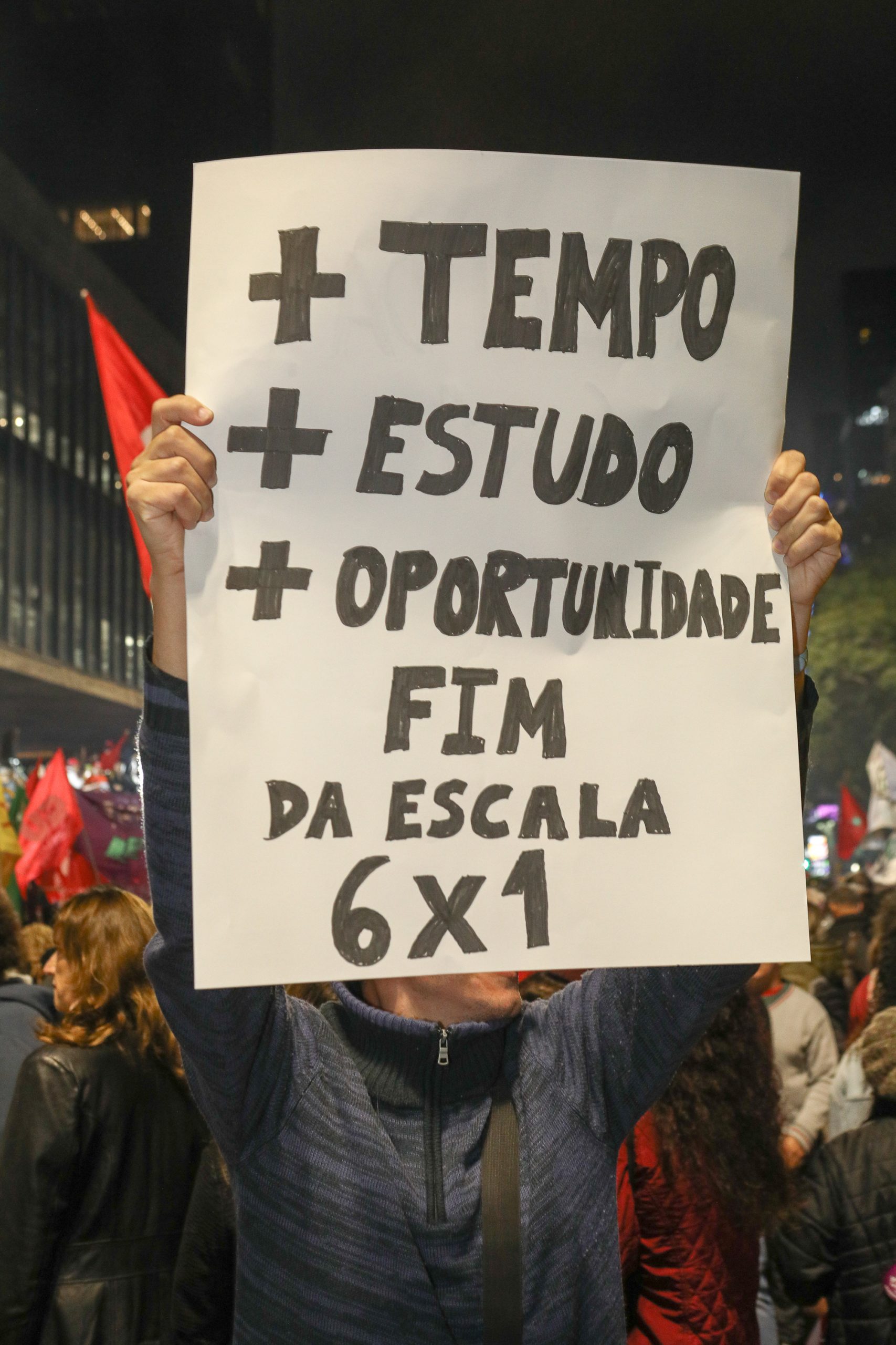 Ato na Av. Paulista por Isenção do IRPF até 5 mil Reais, taxar bilionários e fim da escala 6x1 concentração em frente o MASP. Fotos Dino Santos. Brasil_11_07-2025