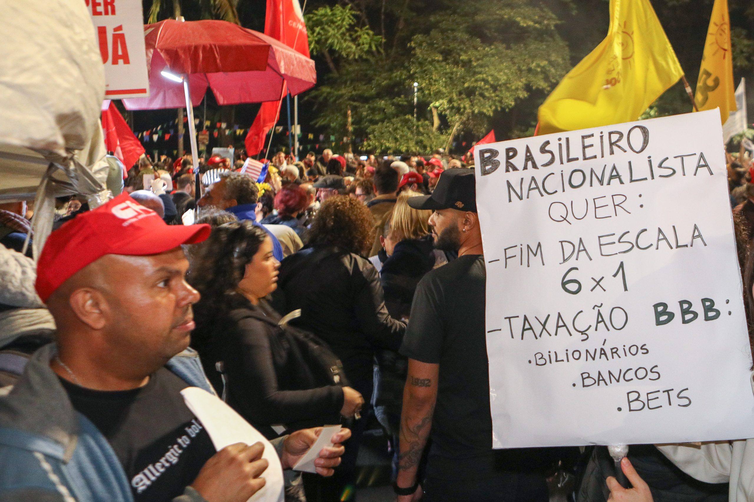 Ato na Av. Paulista por Isenção do IRPF até 5 mil Reais, taxar bilionários e fim da escala 6x1 concentração em frente o MASP. Fotos Dino Santos. Brasil_11_07-2025