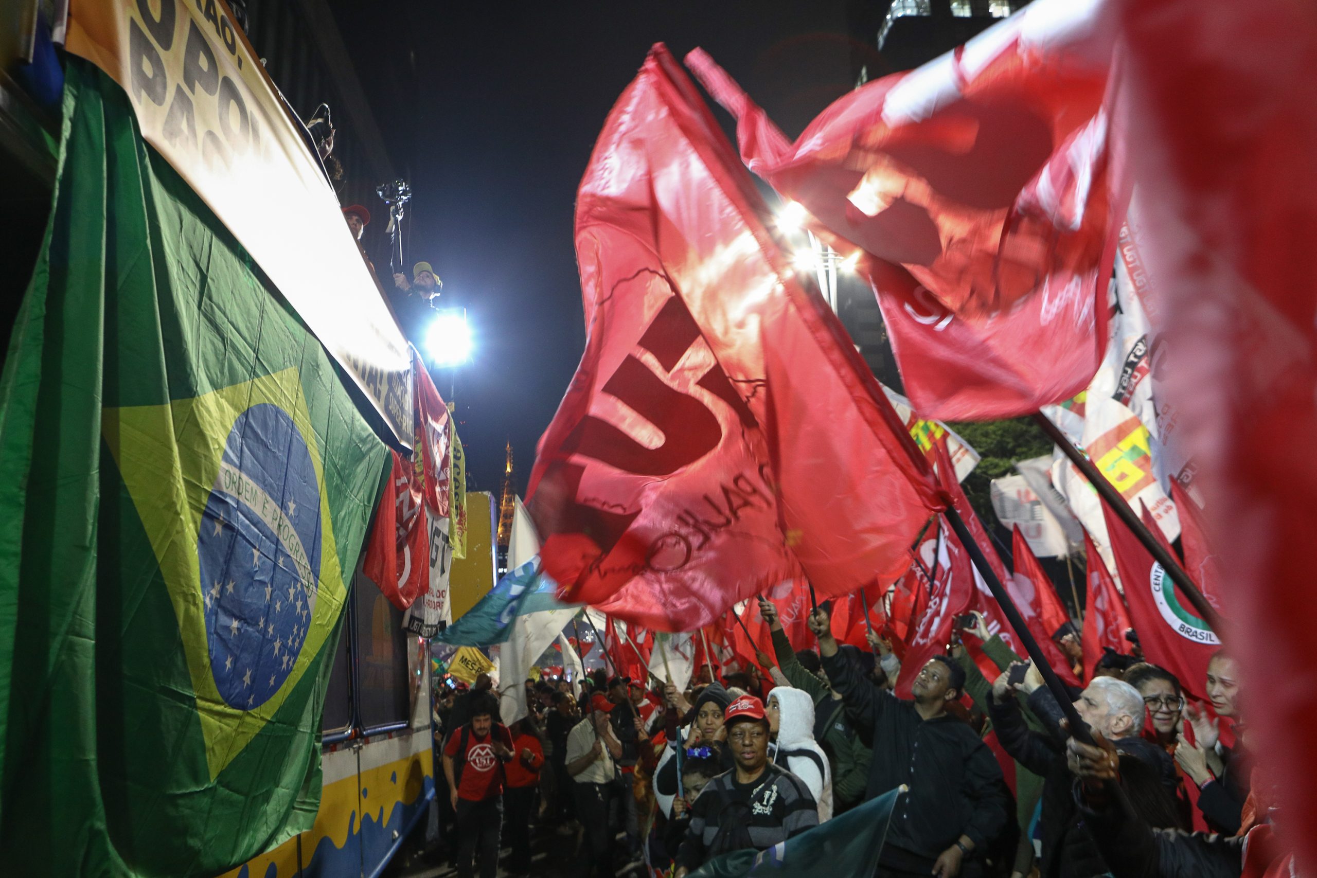 Ato na Av. Paulista por Isenção do IRPF até 5 mil Reais, taxar bilionários e fim da escala 6x1 concentração em frente o MASP. Fotos Dino Santos. Brasil_11_07-2025
