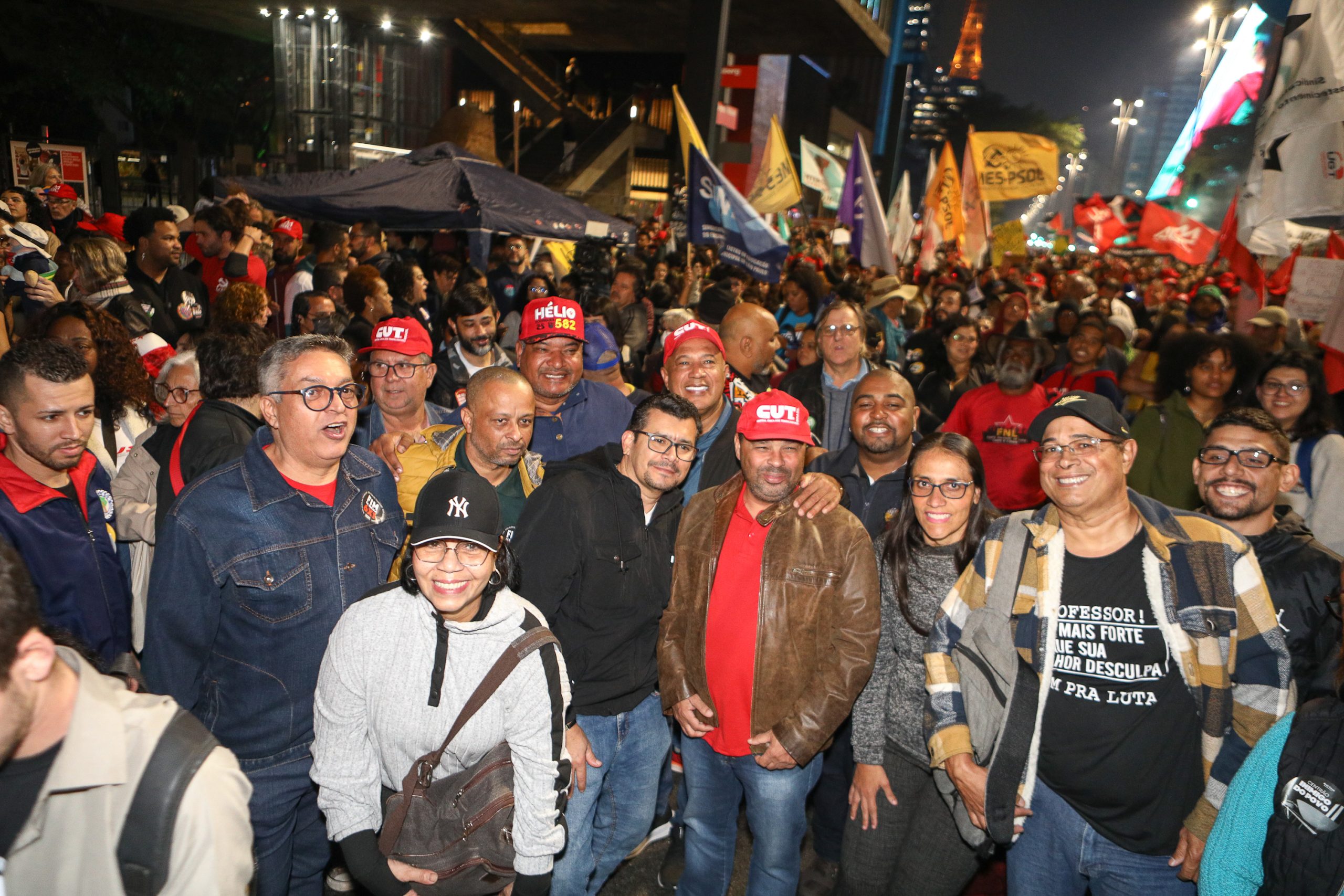 Ato na Av. Paulista por Isenção do IRPF até 5 mil Reais, taxar bilionários e fim da escala 6x1 concentração em frente o MASP. Fotos Dino Santos. Brasil_11_07-2025