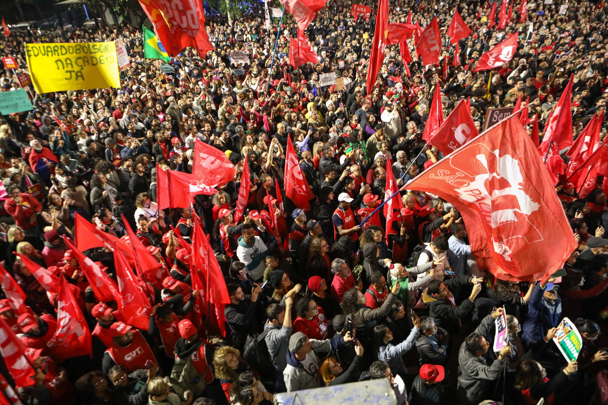 Ato na Av. Paulista por Isenção do IRPF até 5 mil Reais, taxar bilionários e fim da escala 6x1 concentração em frente o MASP. Fotos Dino Santos. Brasil_11_07-2025