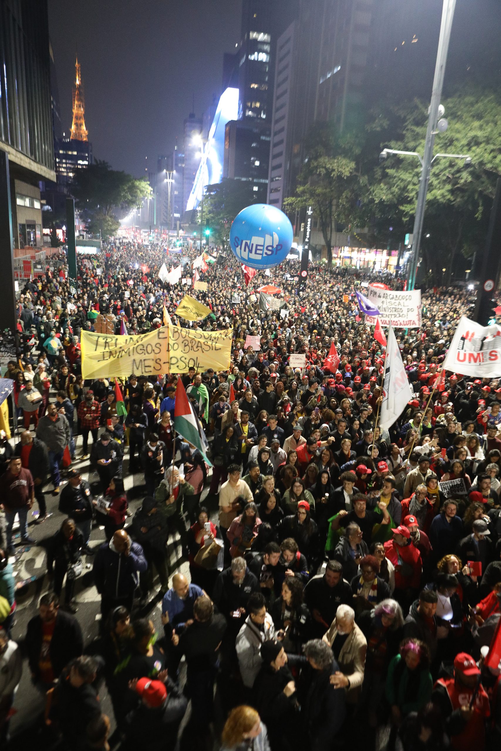 Ato na Av. Paulista por Isenção do IRPF até 5 mil Reais, taxar bilionários e fim da escala 6x1 concentração em frente o MASP. Fotos Dino Santos. Brasil_11_07-2025