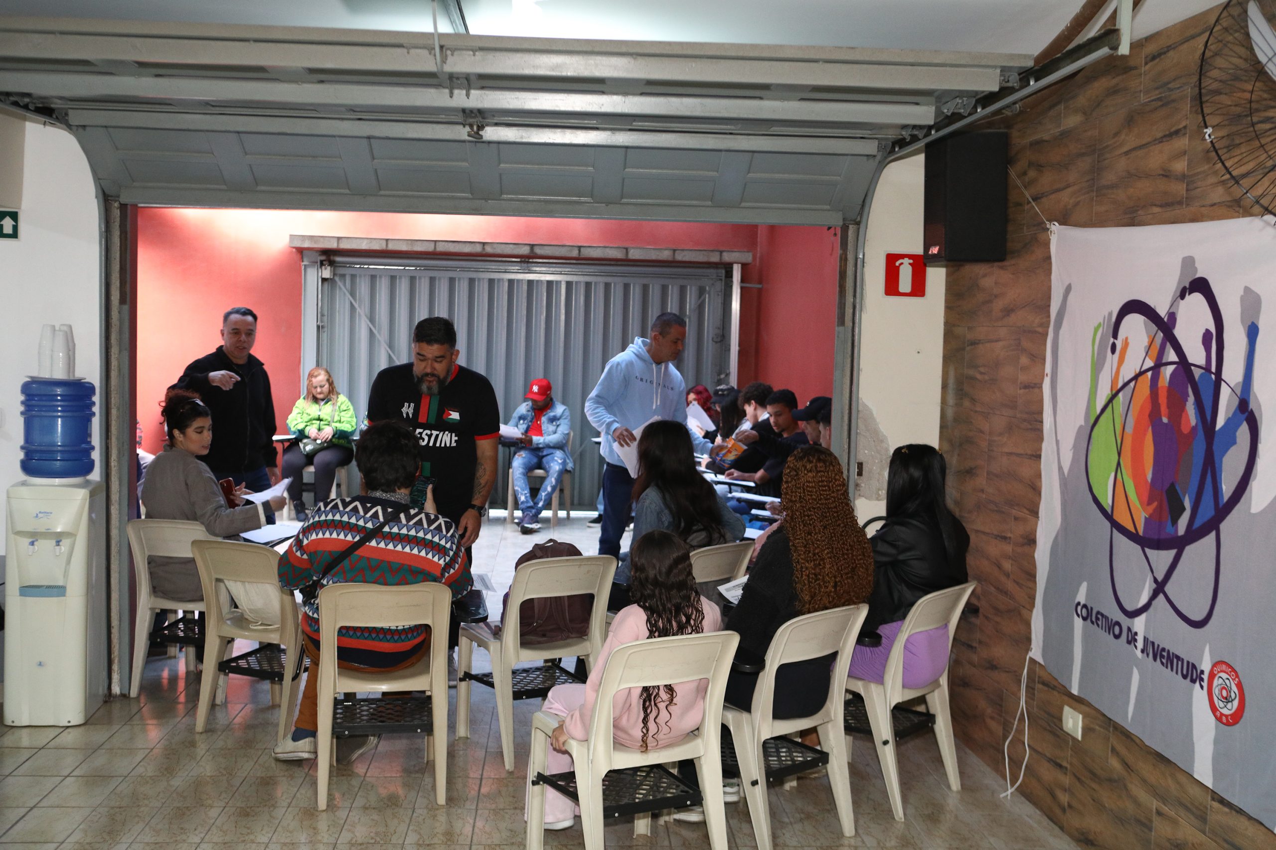 Reunião com a juventude para debate seus direitos e o mercado de trabalho na Regional de Diadema. Rua dos Brilhantes, 232 - Jardim Donini - Centro de Diadema-SP. Fotos Dino Santos. Brasil_19_07_2025.