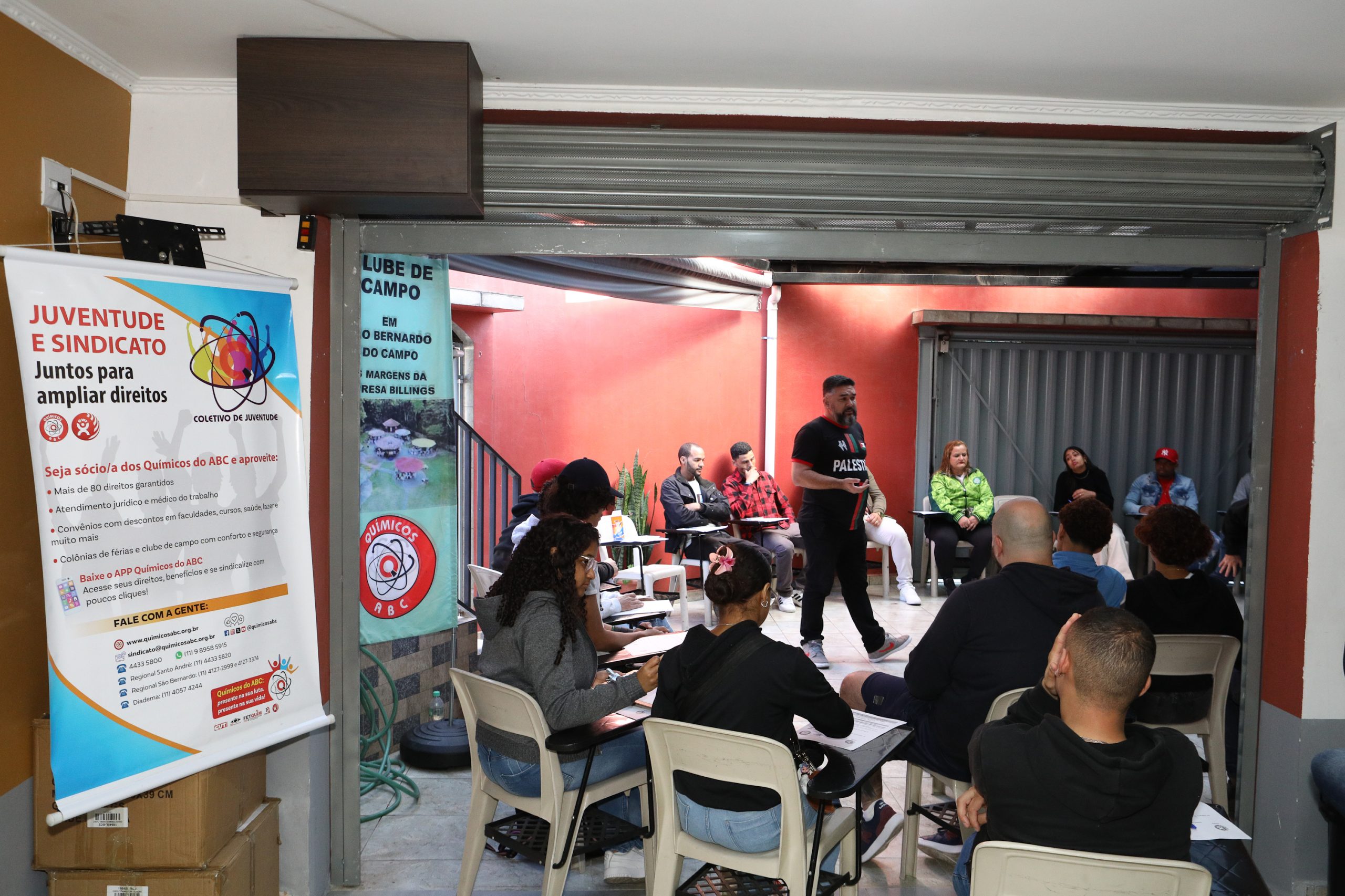 Reunião com a juventude para debate seus direitos e o mercado de trabalho na Regional de Diadema. Rua dos Brilhantes, 232 - Jardim Donini - Centro de Diadema-SP. Fotos Dino Santos. Brasil_19_07_2025.