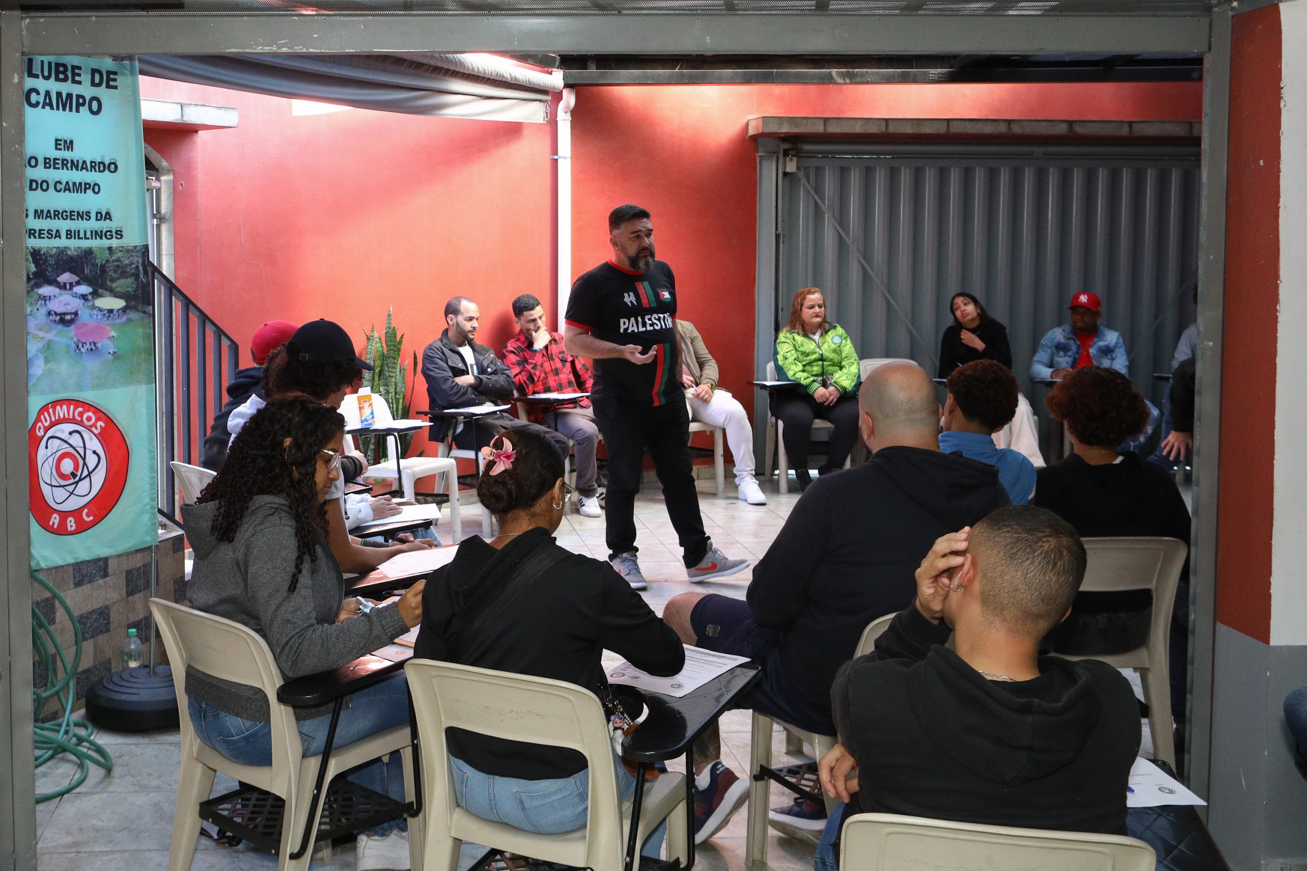 Reunião com a juventude para debate seus direitos e o mercado de trabalho na Regional de Diadema. Rua dos Brilhantes, 232 - Jardim Donini - Centro de Diadema-SP. Fotos Dino Santos. Brasil_19_07_2025.