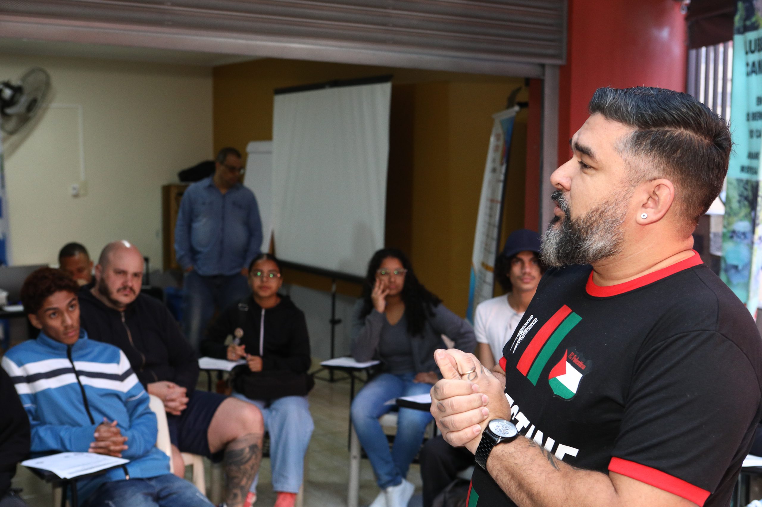 Reunião com a juventude para debate seus direitos e o mercado de trabalho na Regional de Diadema. Rua dos Brilhantes, 232 - Jardim Donini - Centro de Diadema-SP. Fotos Dino Santos. Brasil_19_07_2025.