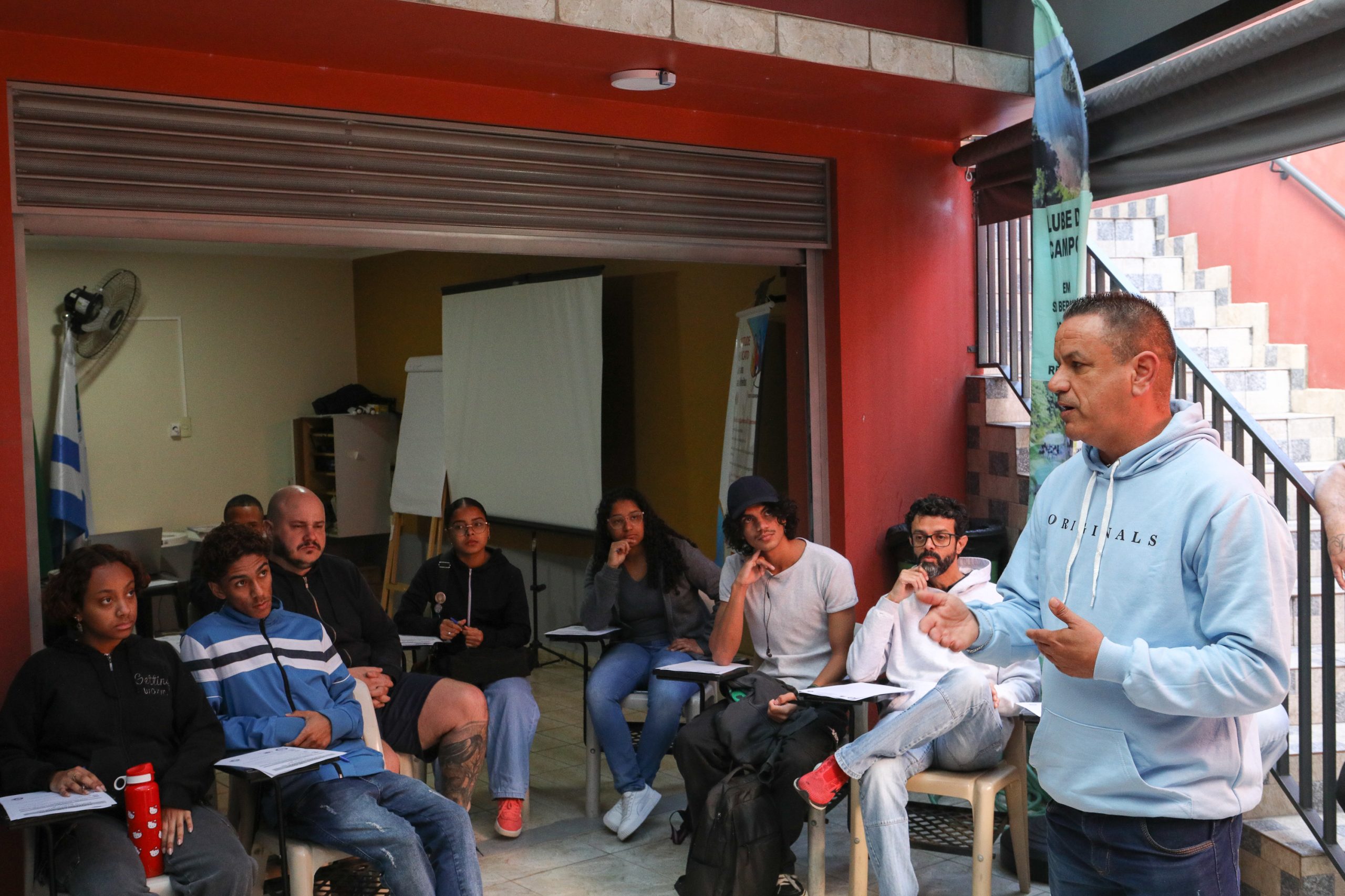 Reunião com a juventude para debate seus direitos e o mercado de trabalho na Regional de Diadema. Rua dos Brilhantes, 232 - Jardim Donini - Centro de Diadema-SP. Fotos Dino Santos. Brasil_19_07_2025.