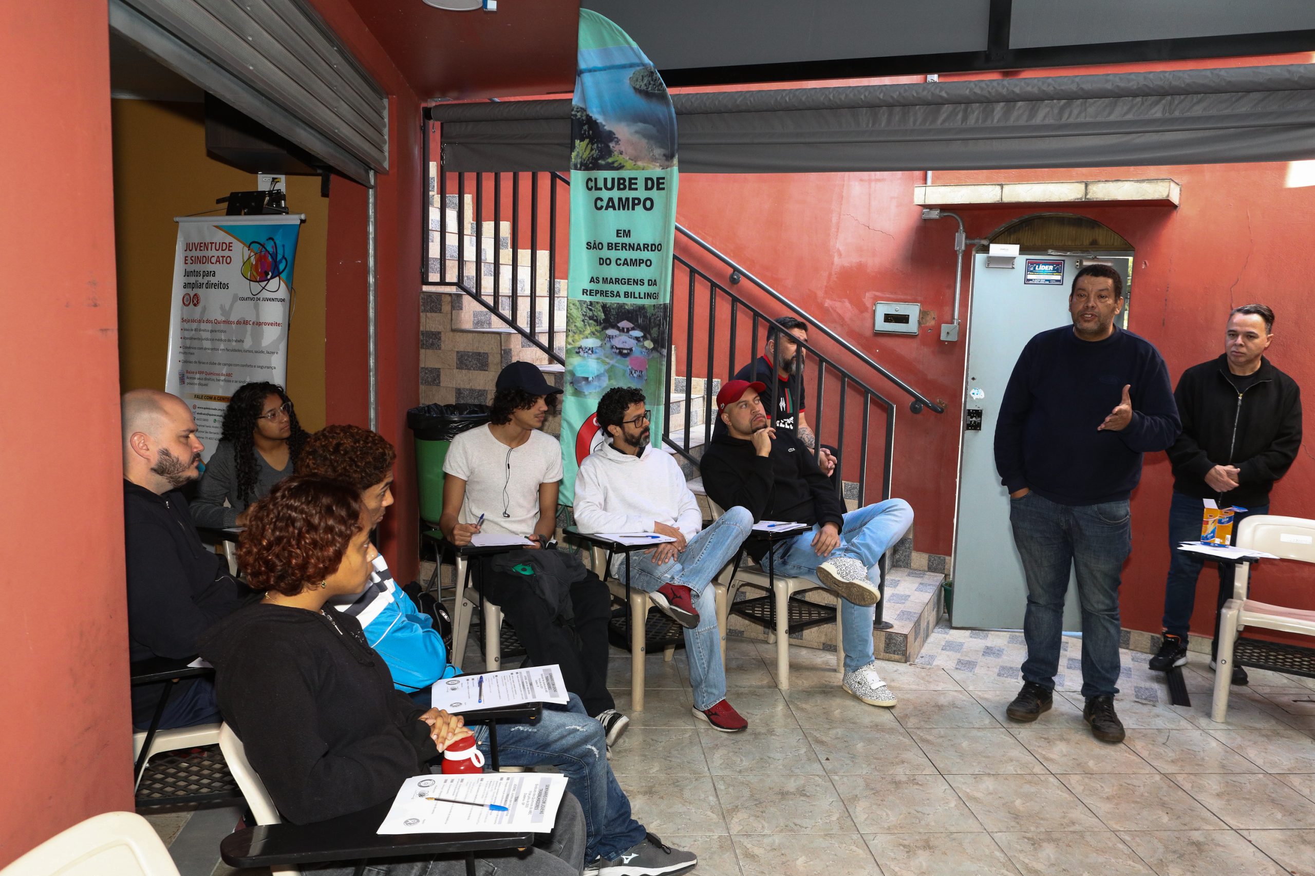 Reunião com a juventude para debate seus direitos e o mercado de trabalho na Regional de Diadema. Rua dos Brilhantes, 232 - Jardim Donini - Centro de Diadema-SP. Fotos Dino Santos. Brasil_19_07_2025.
