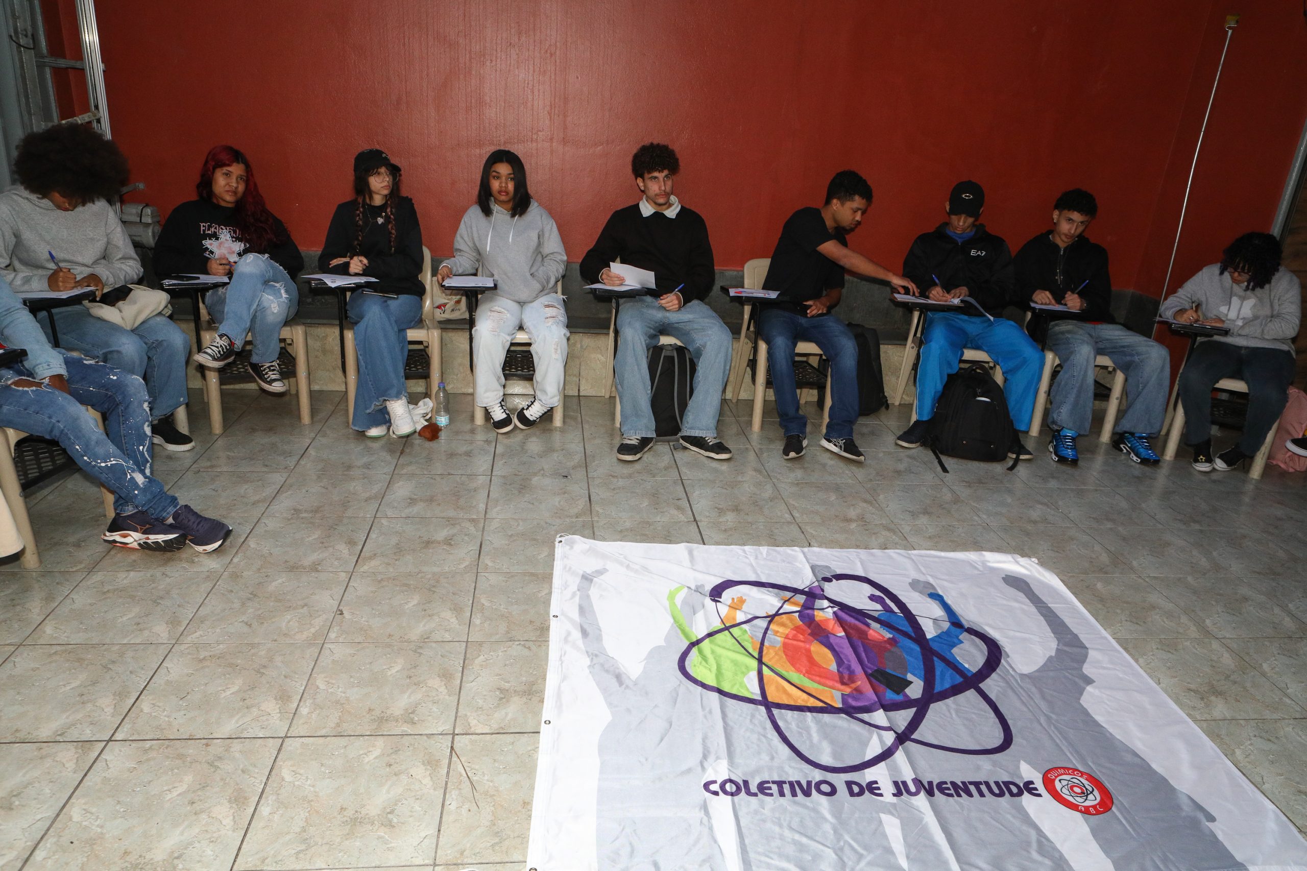 Reunião com a juventude para debate seus direitos e o mercado de trabalho na Regional de Diadema. Rua dos Brilhantes, 232 - Jardim Donini - Centro de Diadema-SP. Fotos Dino Santos. Brasil_19_07_2025.