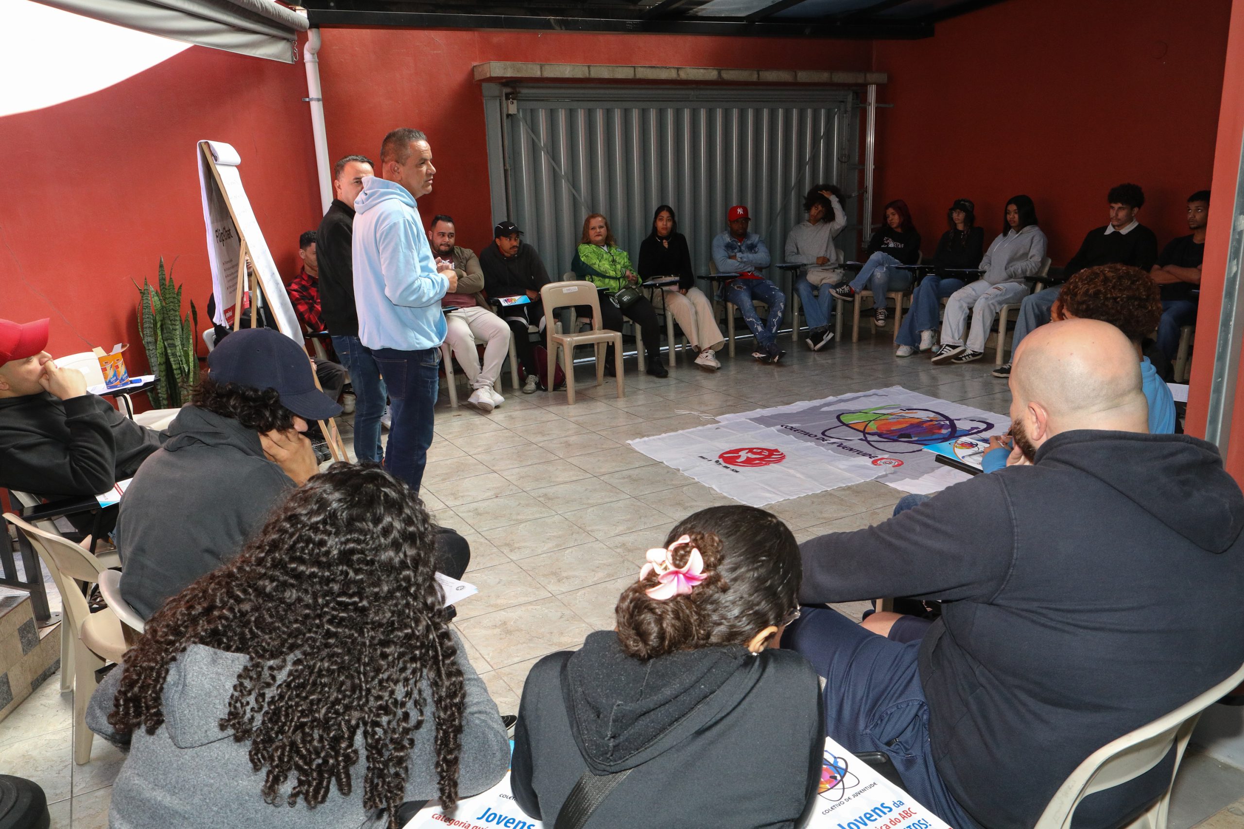 Reunião com a juventude para debate seus direitos e o mercado de trabalho na Regional de Diadema. Rua dos Brilhantes, 232 - Jardim Donini - Centro de Diadema-SP. Fotos Dino Santos. Brasil_19_07_2025.