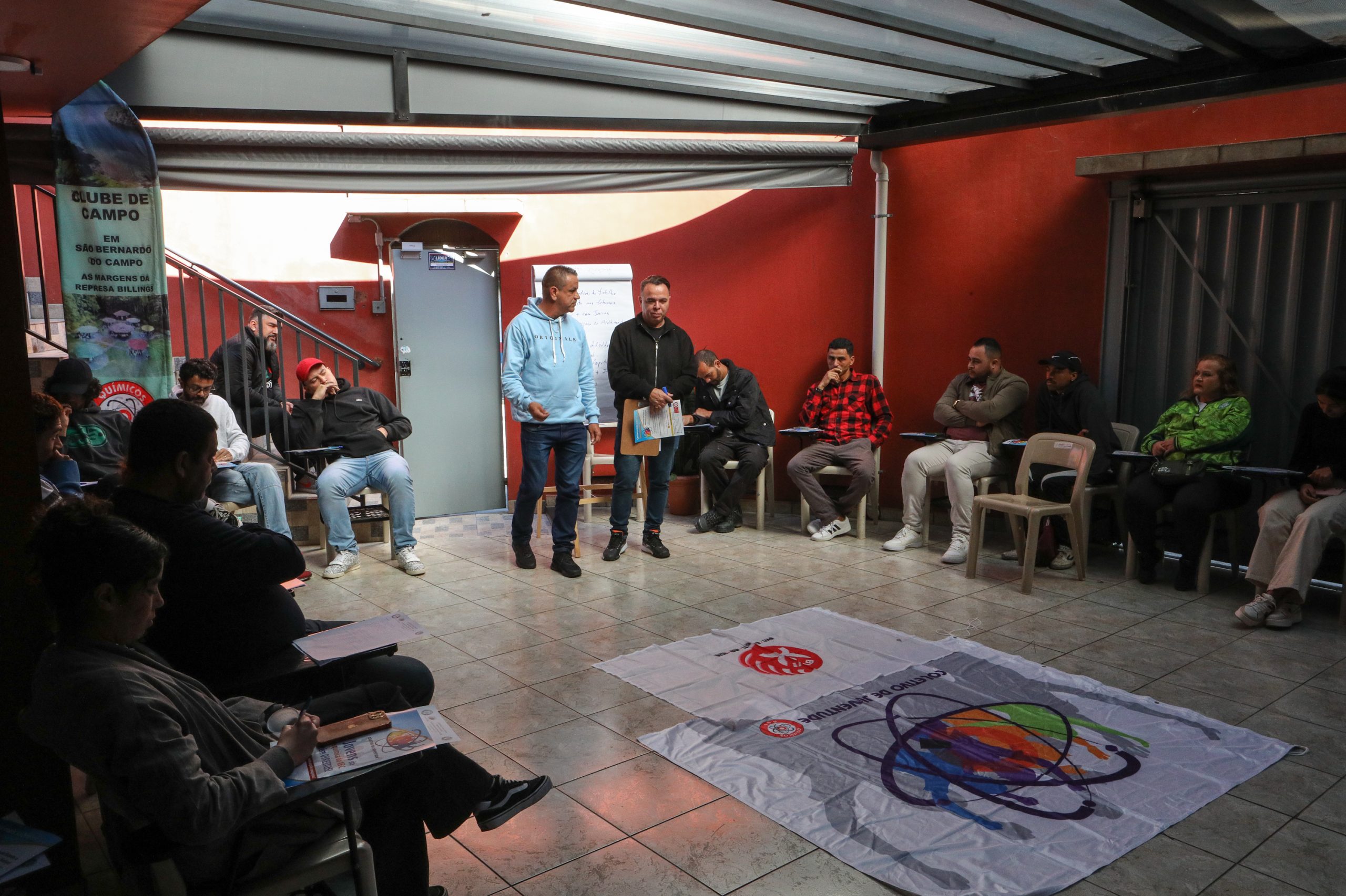 Reunião com a juventude para debate seus direitos e o mercado de trabalho na Regional de Diadema. Rua dos Brilhantes, 232 - Jardim Donini - Centro de Diadema-SP. Fotos Dino Santos. Brasil_19_07_2025.